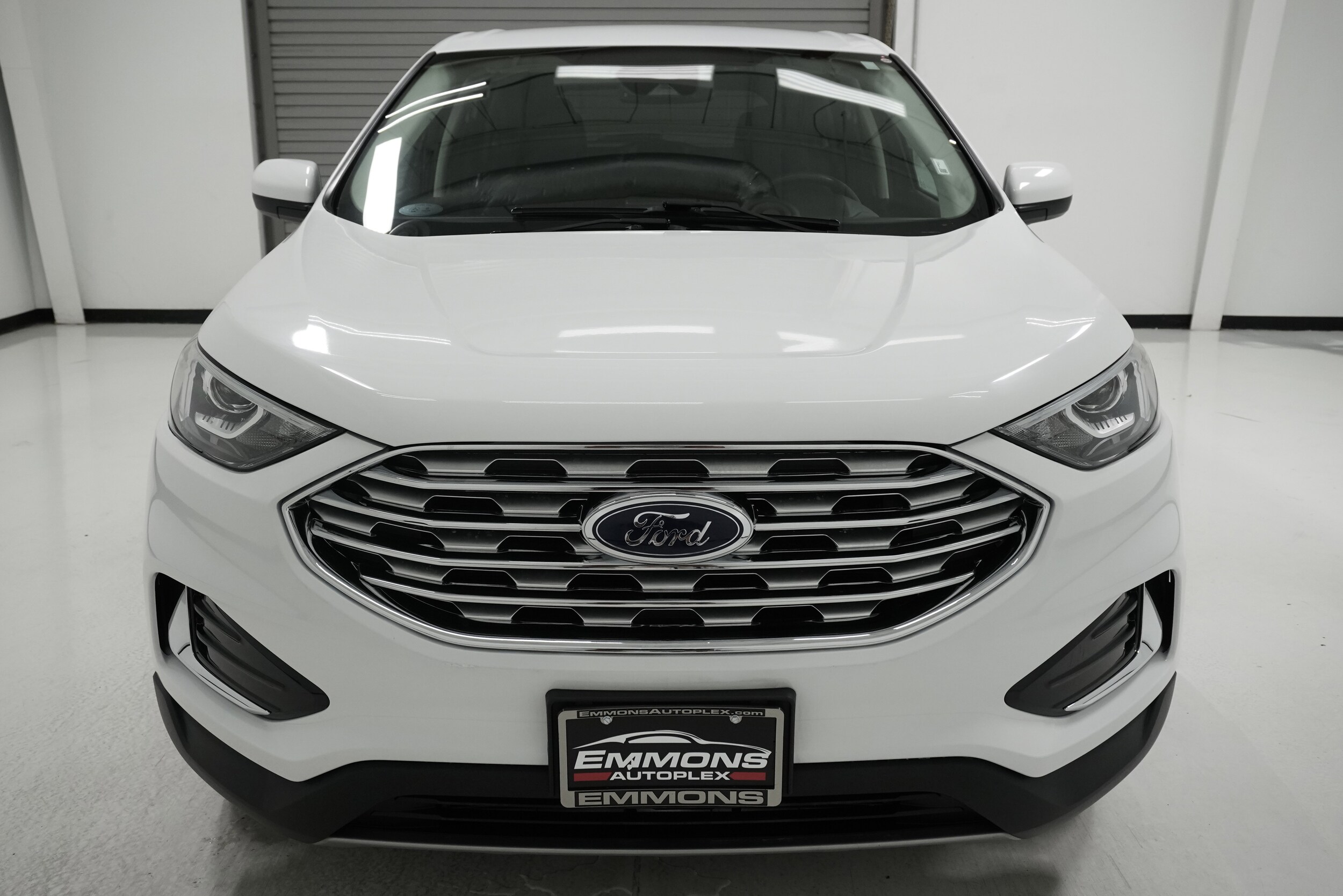 2022 Ford Edge Titanium photo 2