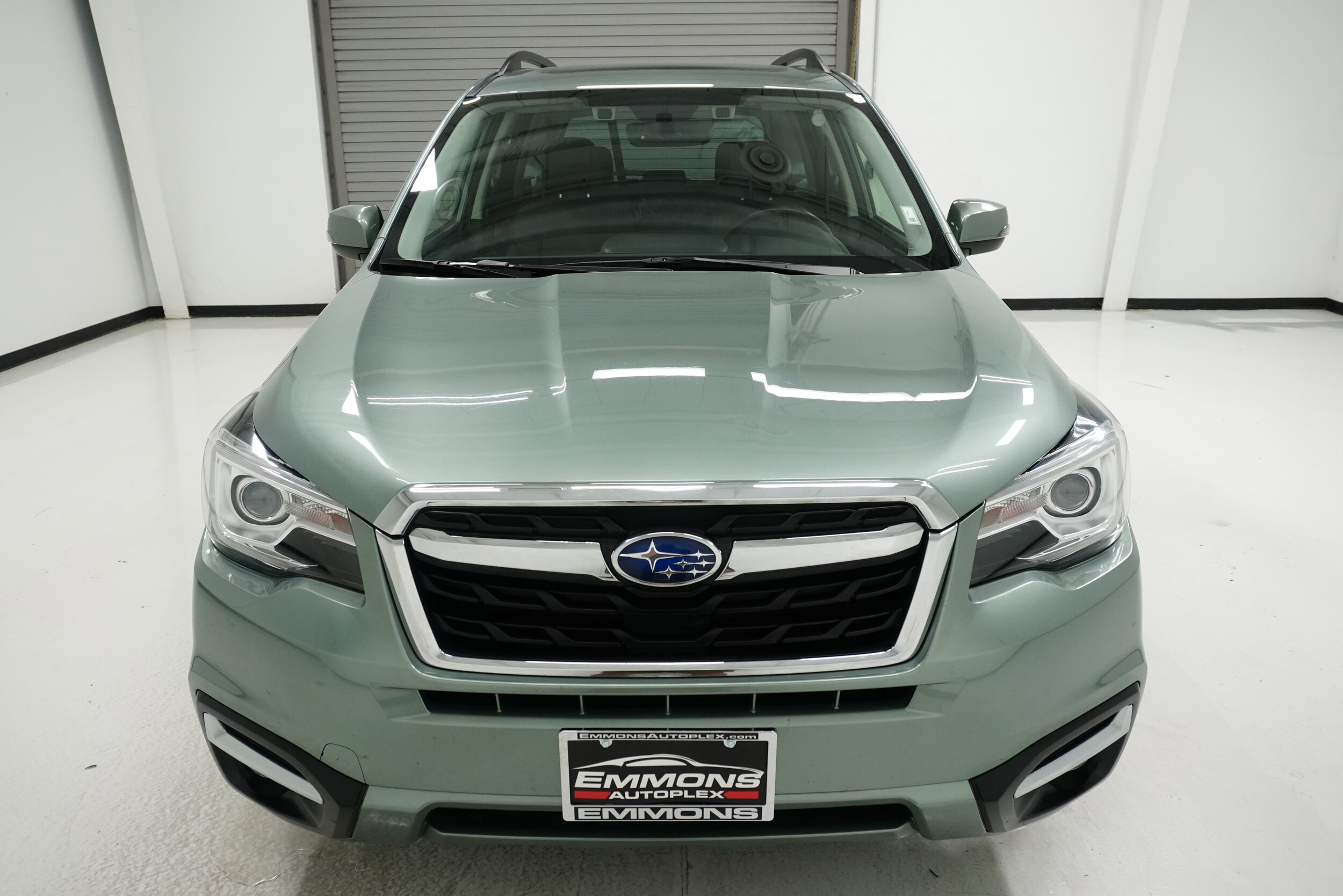 2018 Subaru Forester Touring photo 2