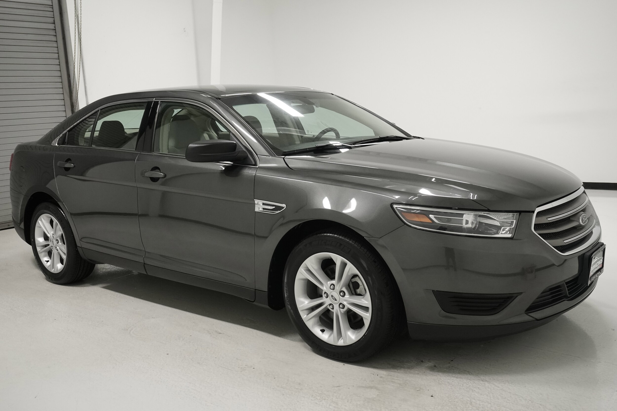 2018 Ford Taurus SE photo 3