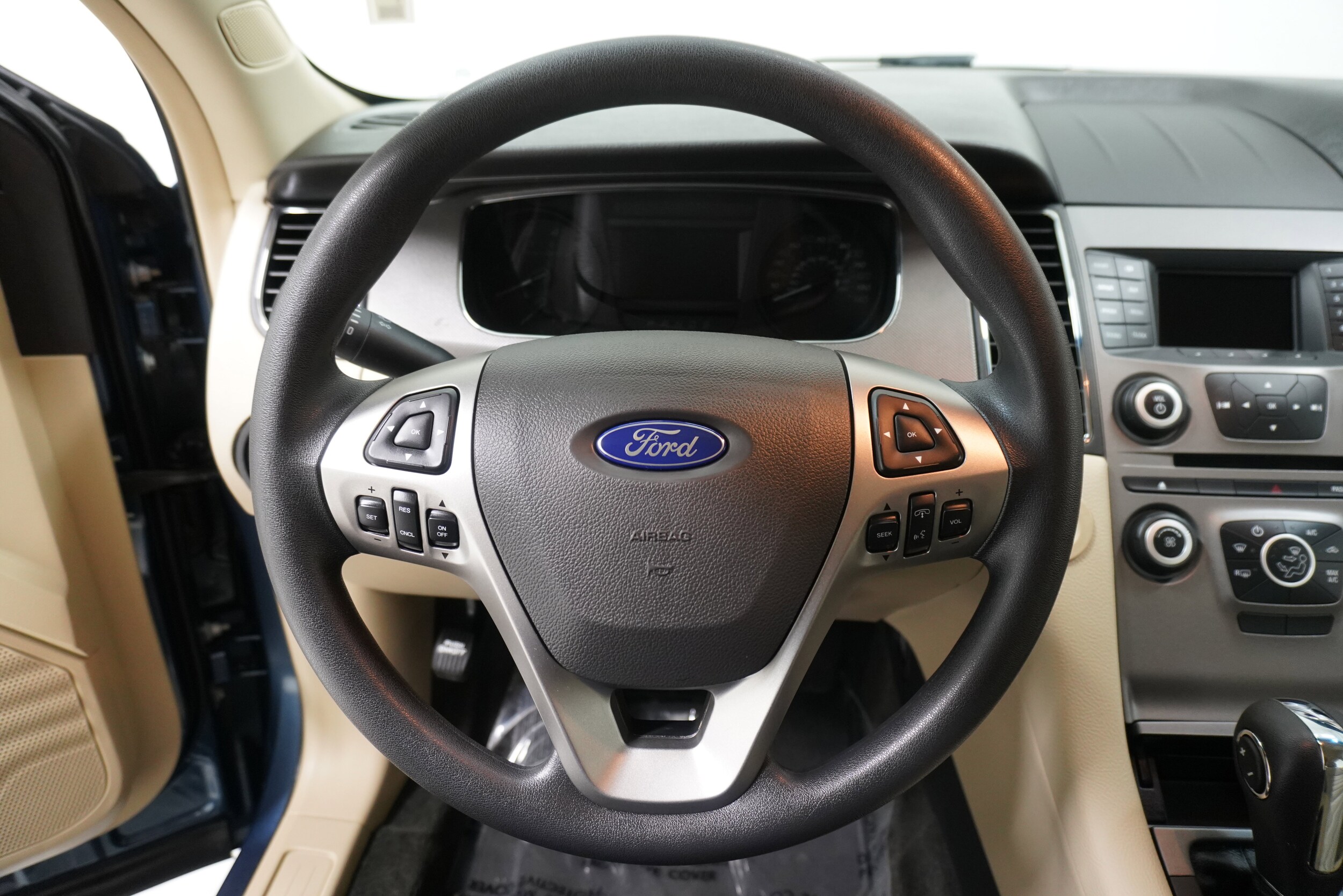 2018 Ford Taurus SE - Photo 14