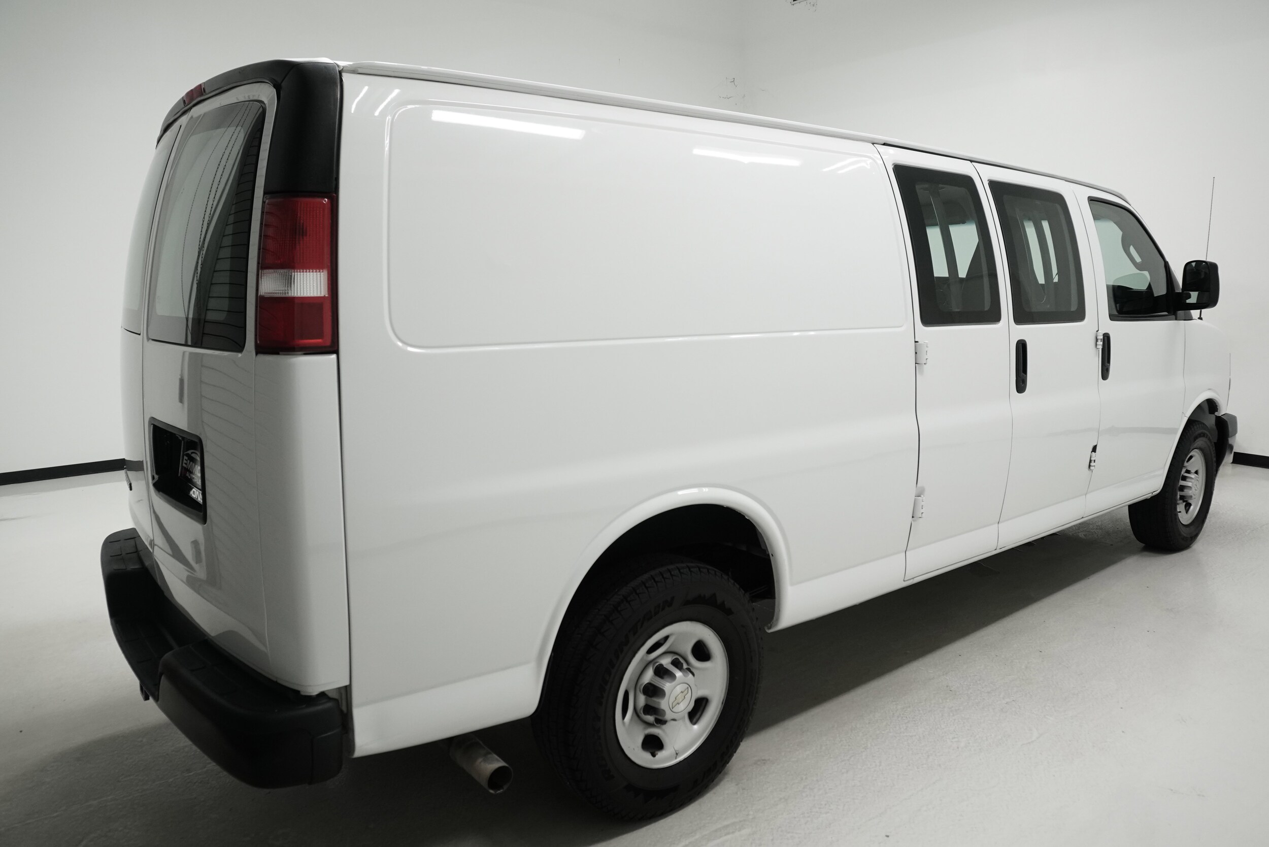 2021 Chevrolet Express 2500 Cargo Van photo 4