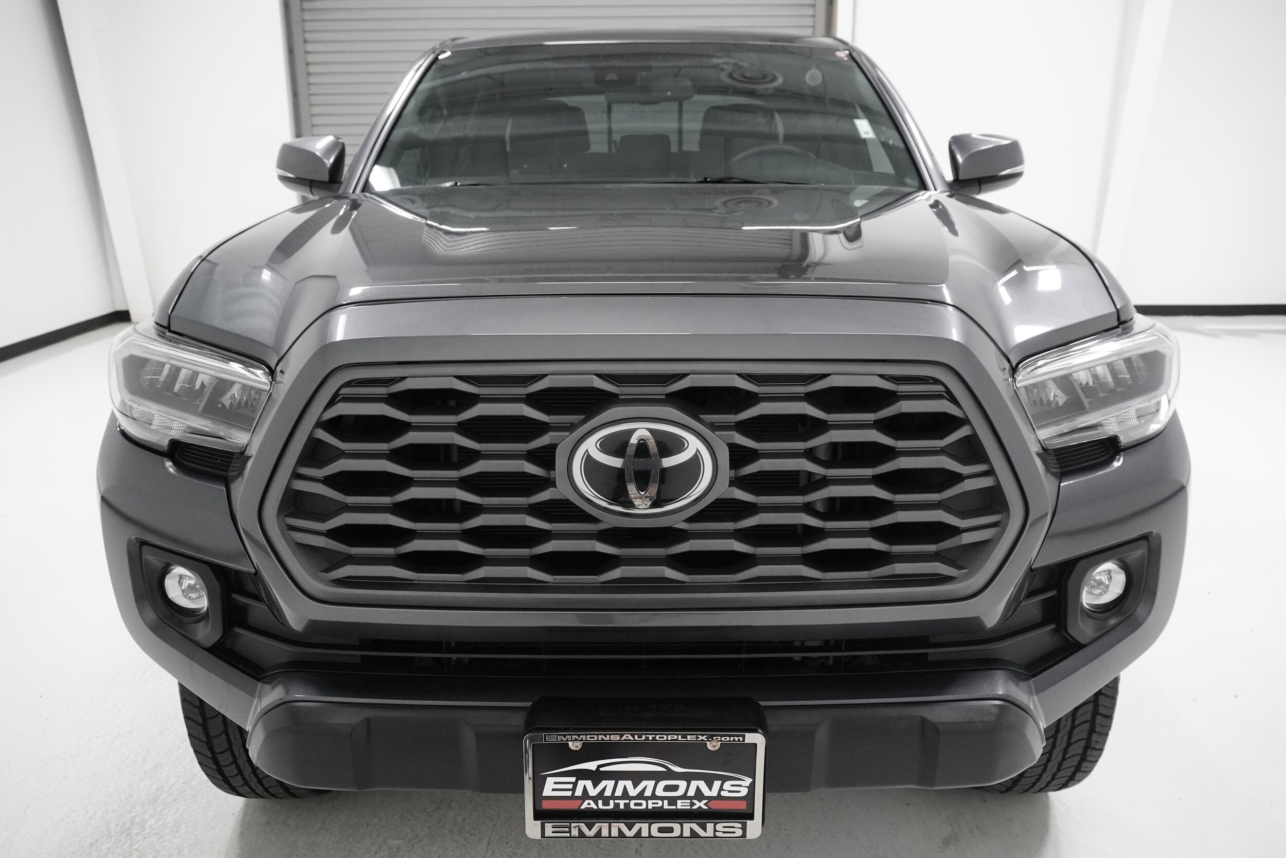 2020 Toyota Tacoma TRD photo 2