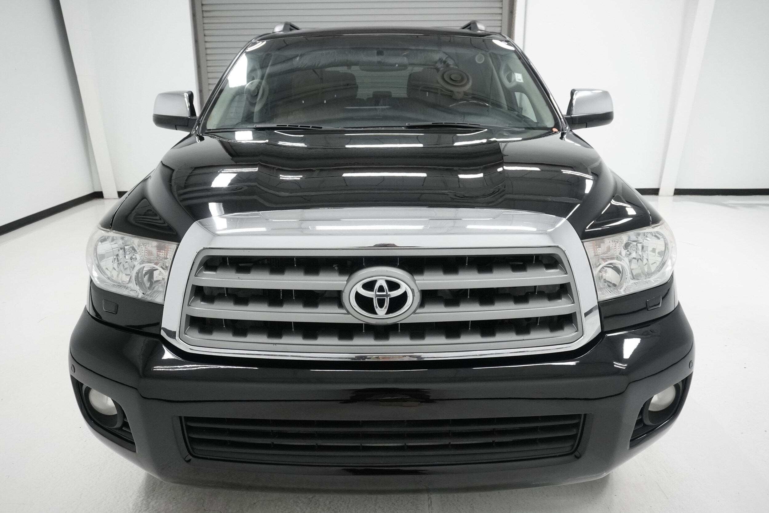 2013 Toyota Sequoia Platinum photo 2