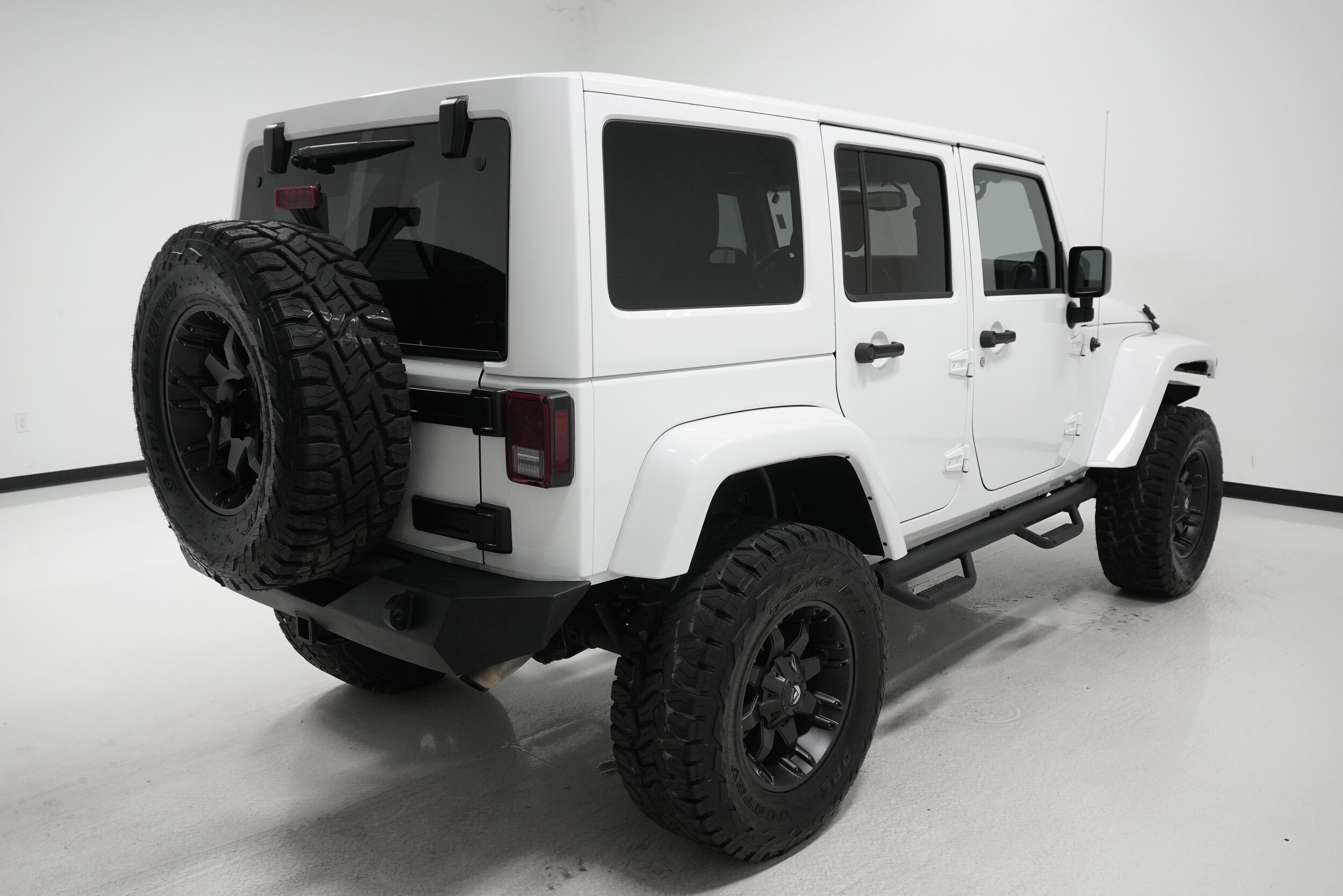 2014 Jeep Wrangler Unlimited Sahara photo 3