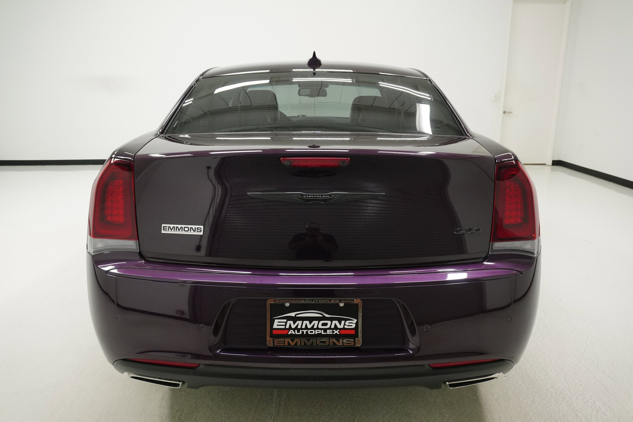 2021 Chrysler 300 Touring L photo 4
