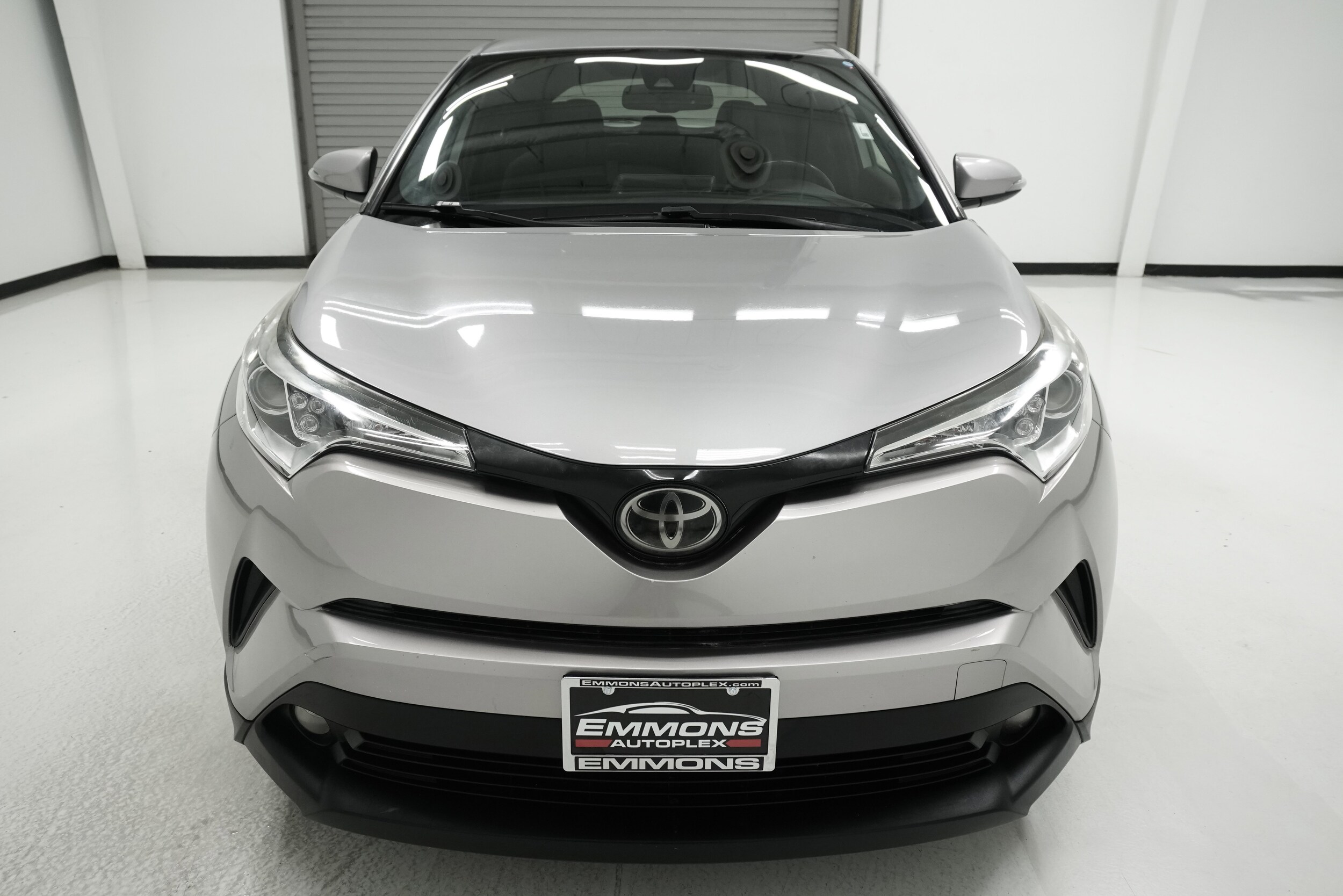 2018 Toyota C-HR XLE photo 2