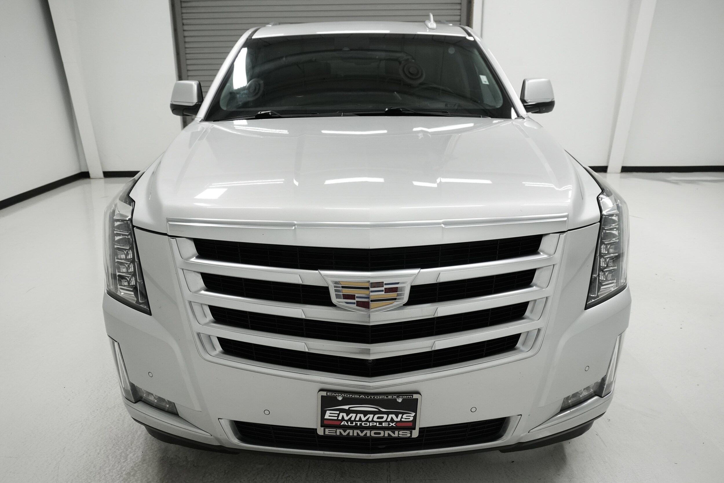 2016 Cadillac Escalade Luxury photo 2