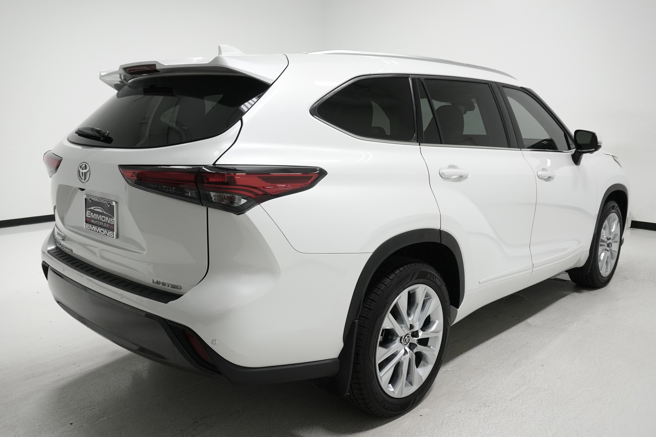 2023 Toyota Highlander Limited photo 4