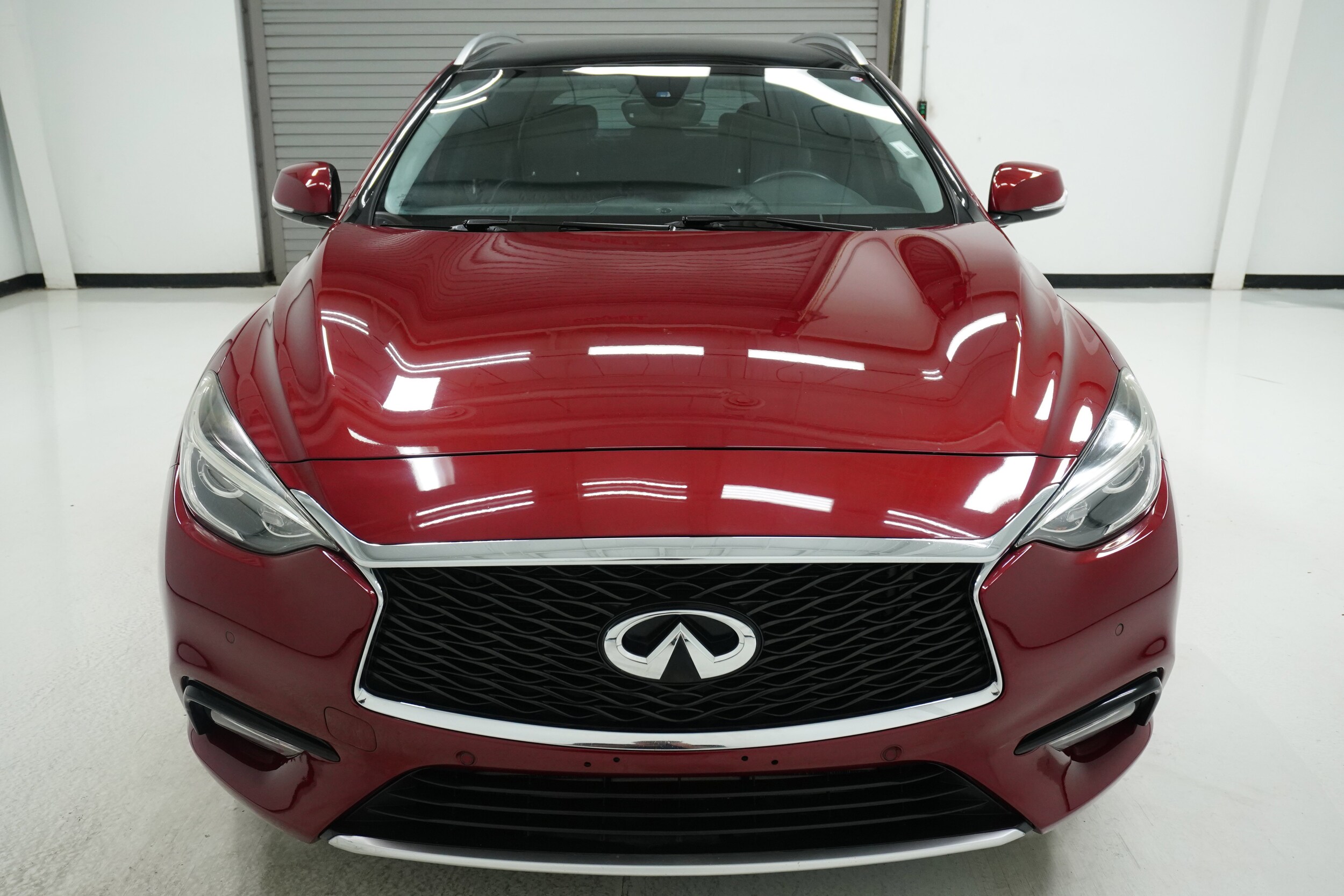 2017 Infiniti QX30 Premium photo 2