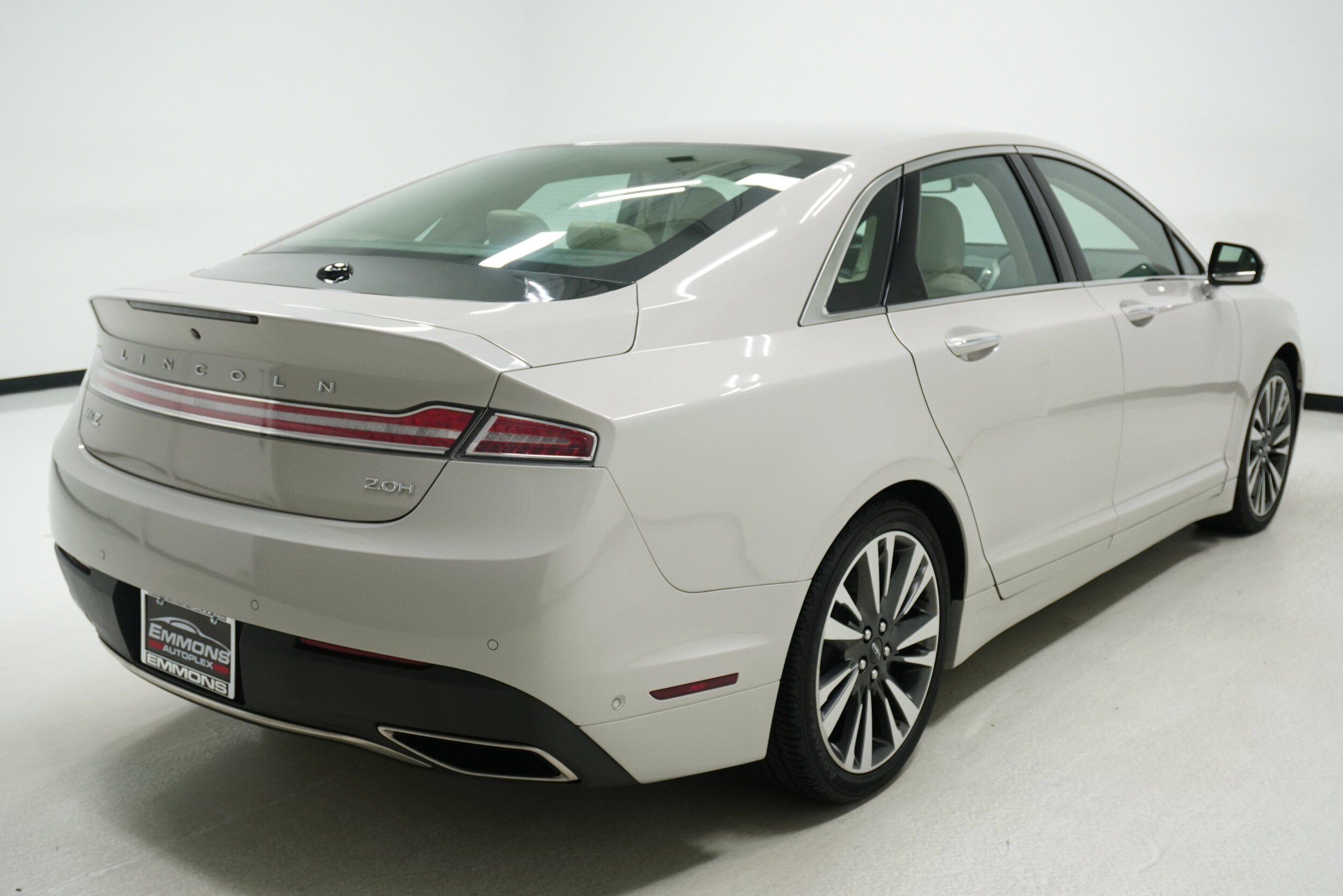 2020 Lincoln MKZ Hybrid Reserve photo 2