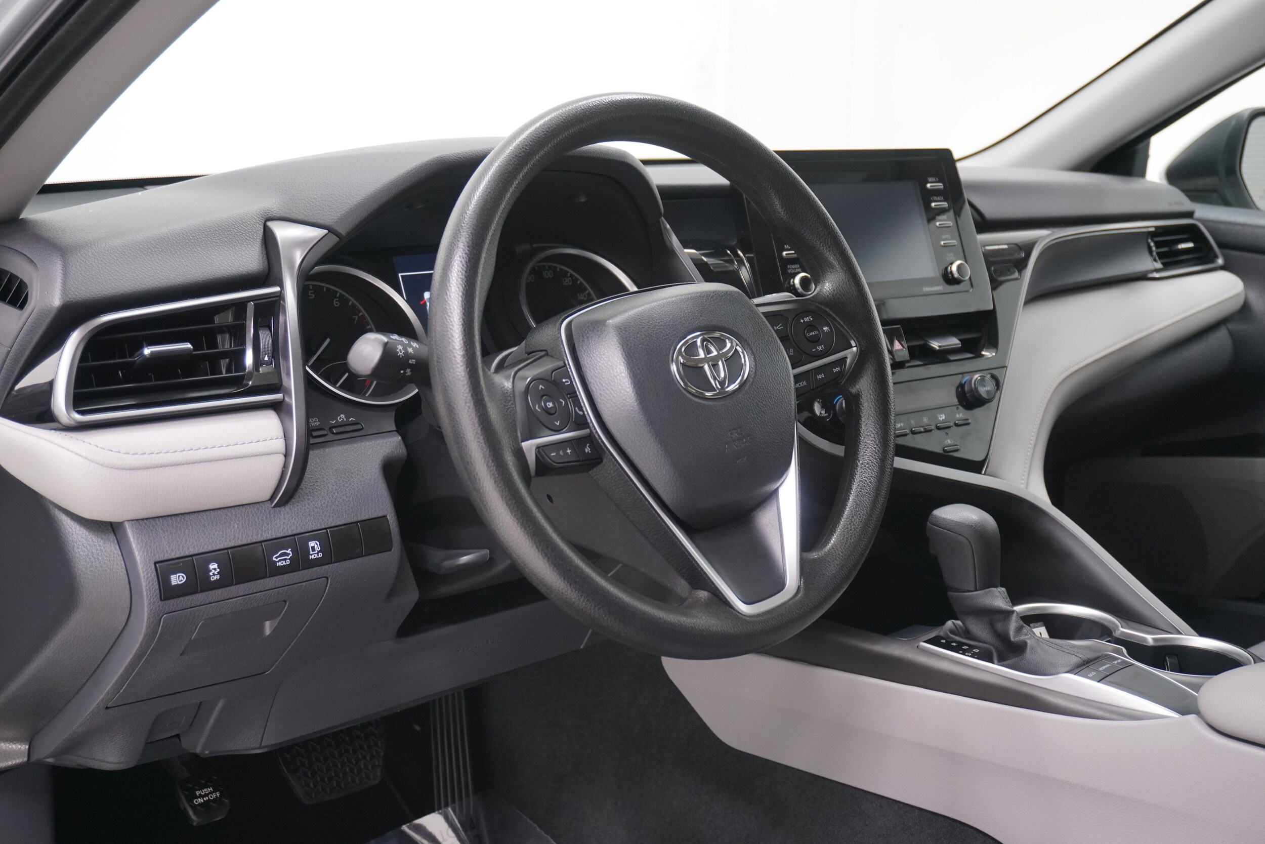 2023 Toyota Camry LE - Photo 10