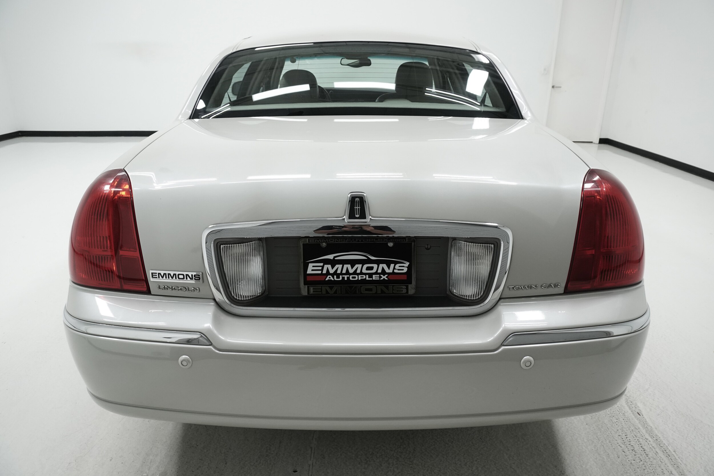 2005 Lincoln Town Car Signature Limited photo 4