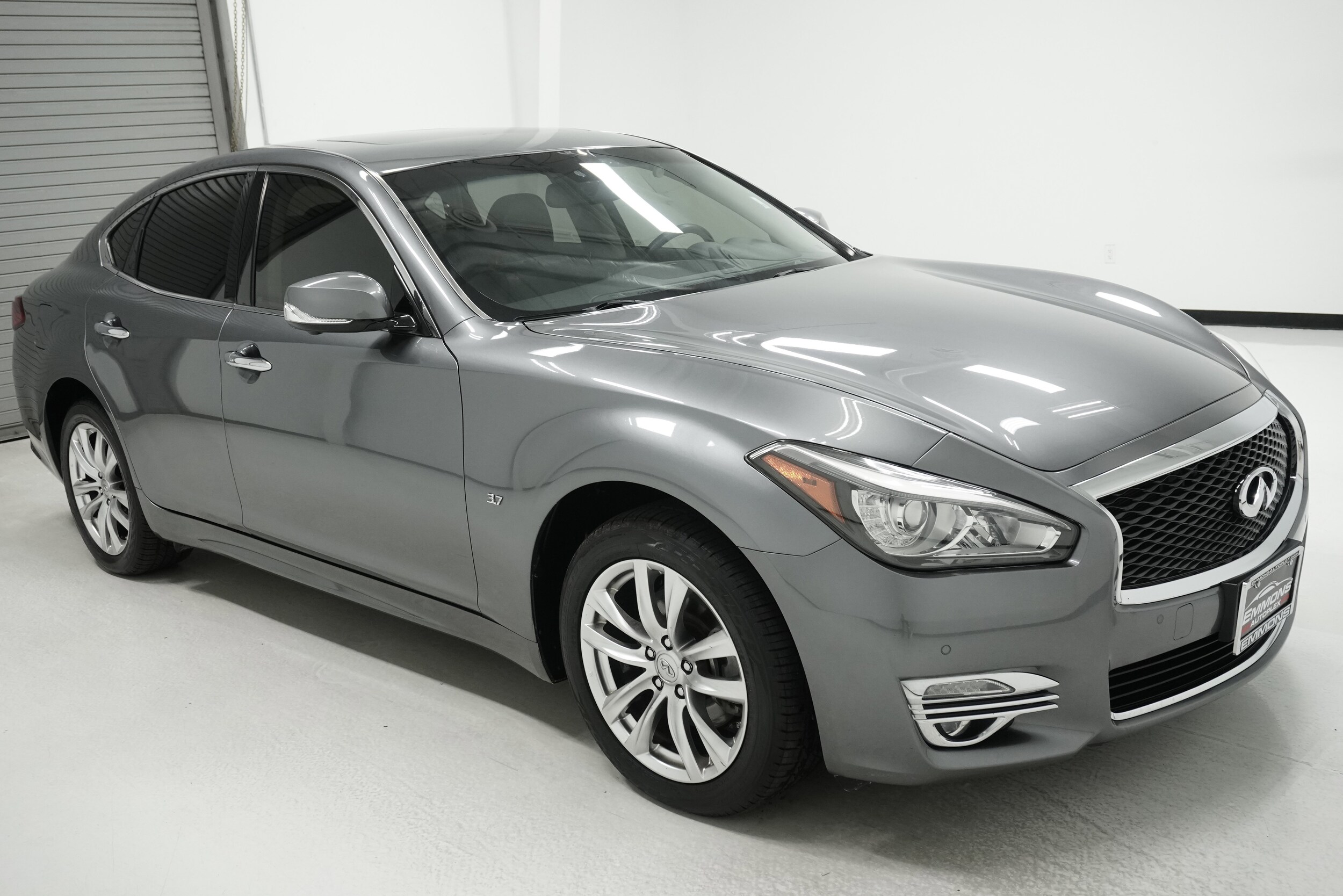 2017 Infiniti Q70 3.7 photo 3