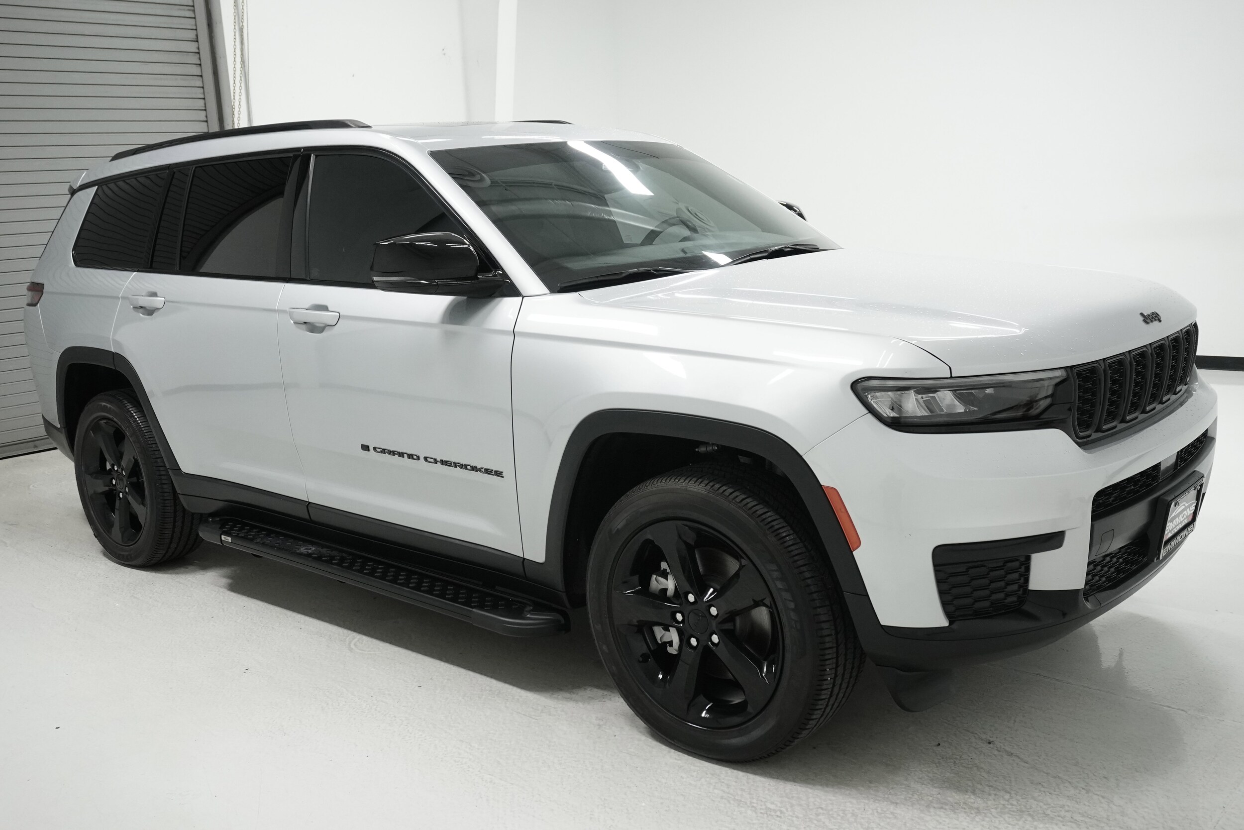 2023 Jeep Grand Cherokee Altitude photo 3