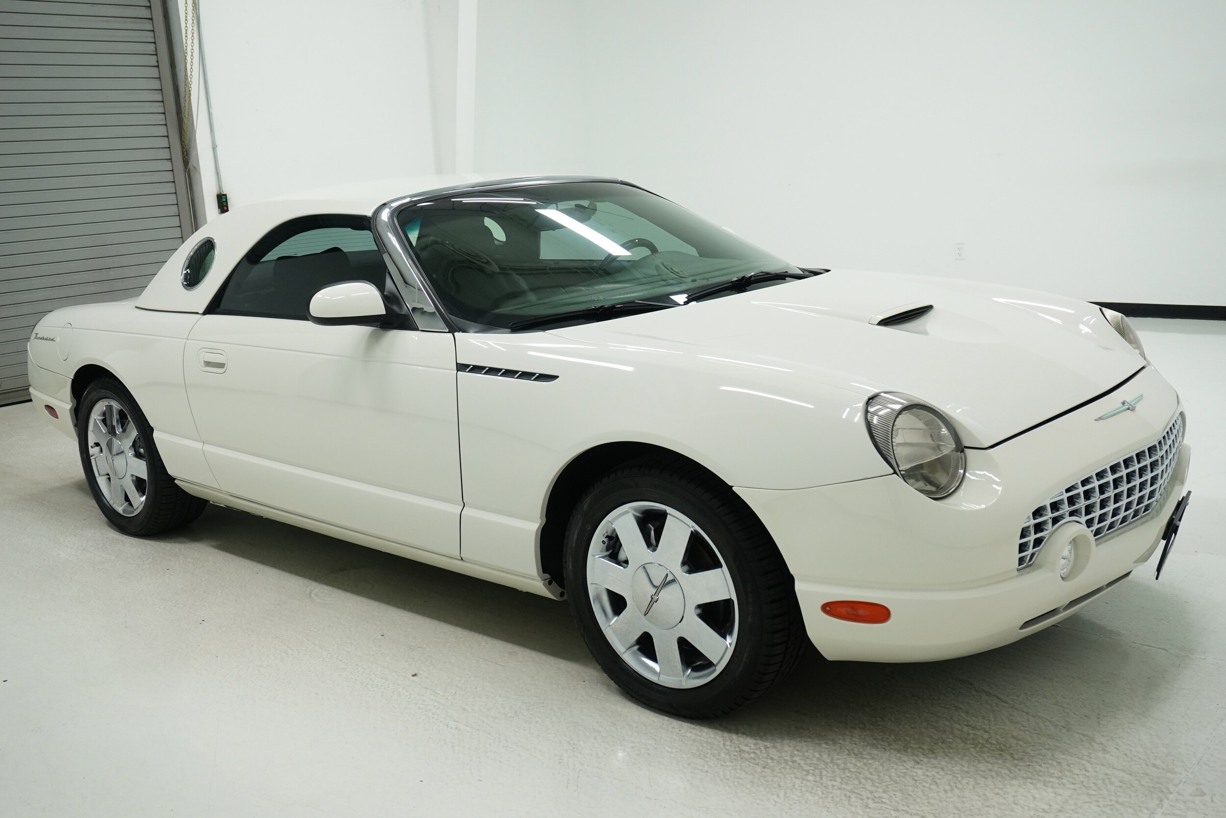2002 Ford Thunderbird Base photo 3