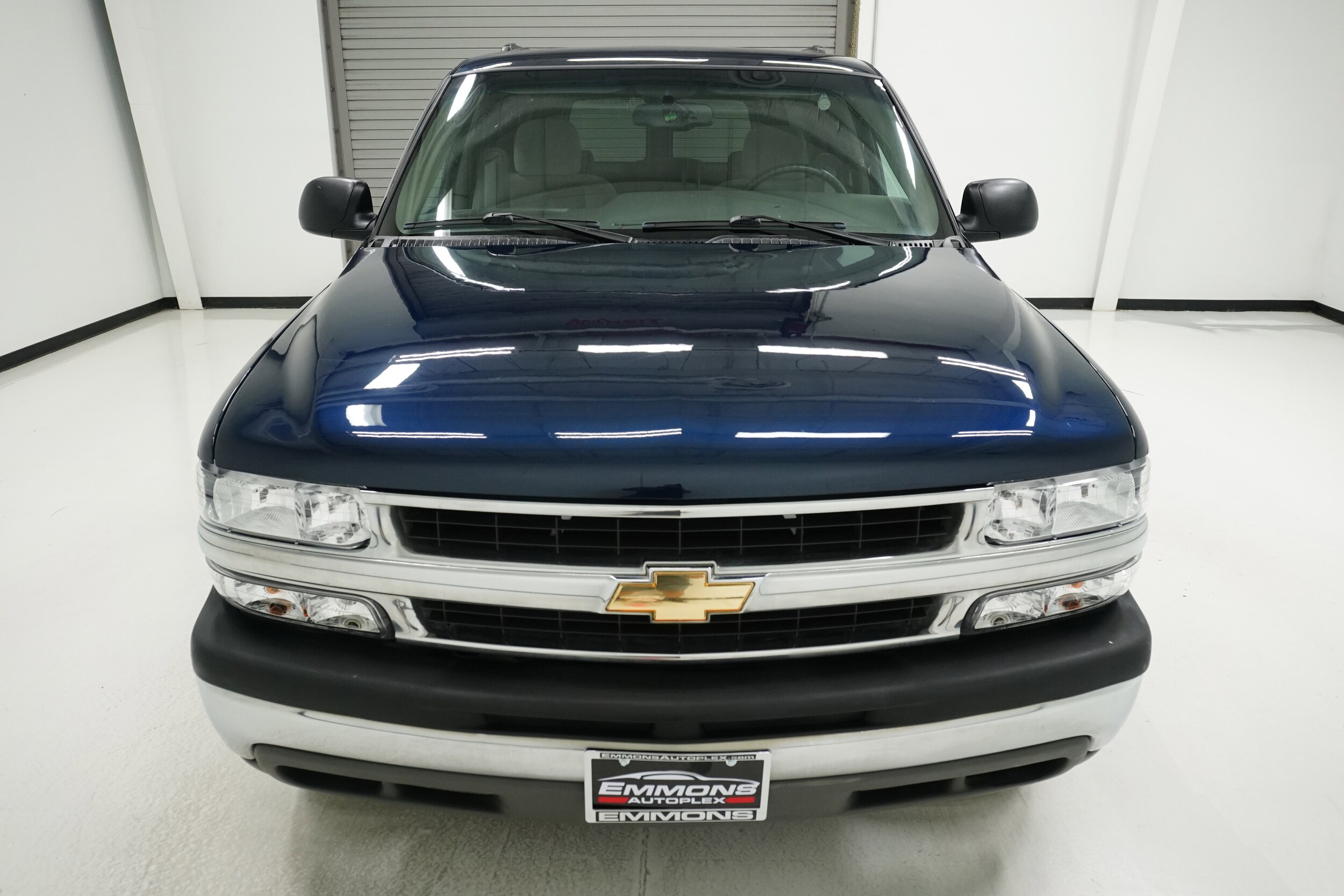2004 Chevrolet Suburban 1500 LS photo 2