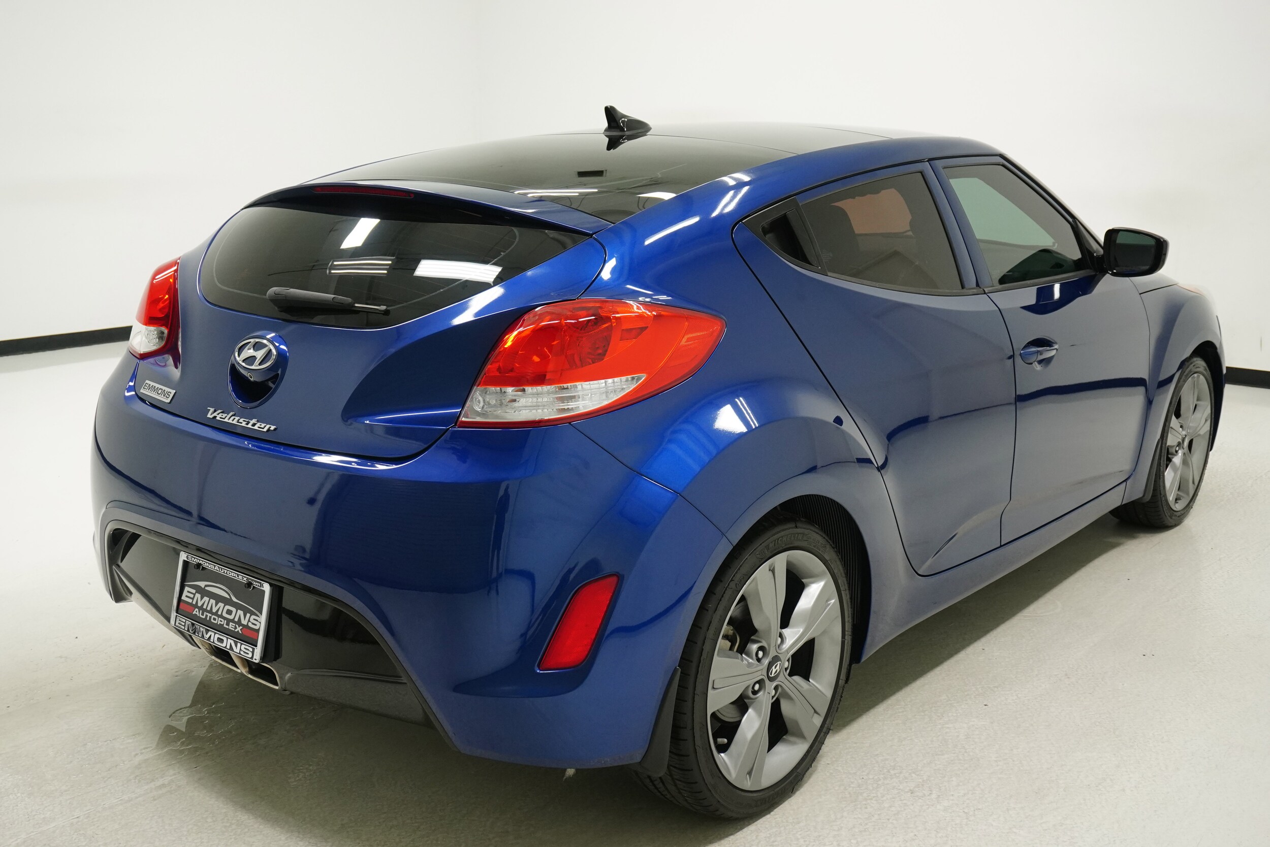 2017 Hyundai Veloster Value Edition photo 4