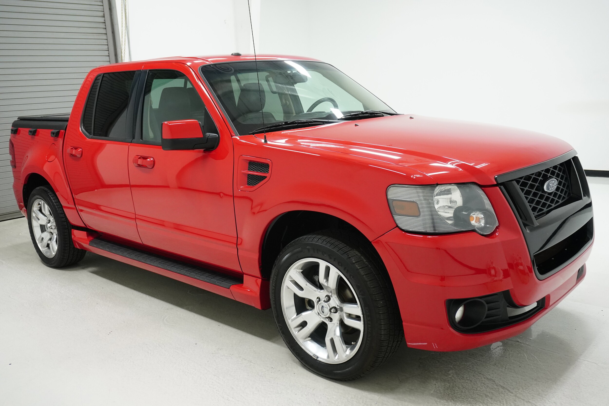 2010 Ford Explorer Sport Trac Limited photo 2