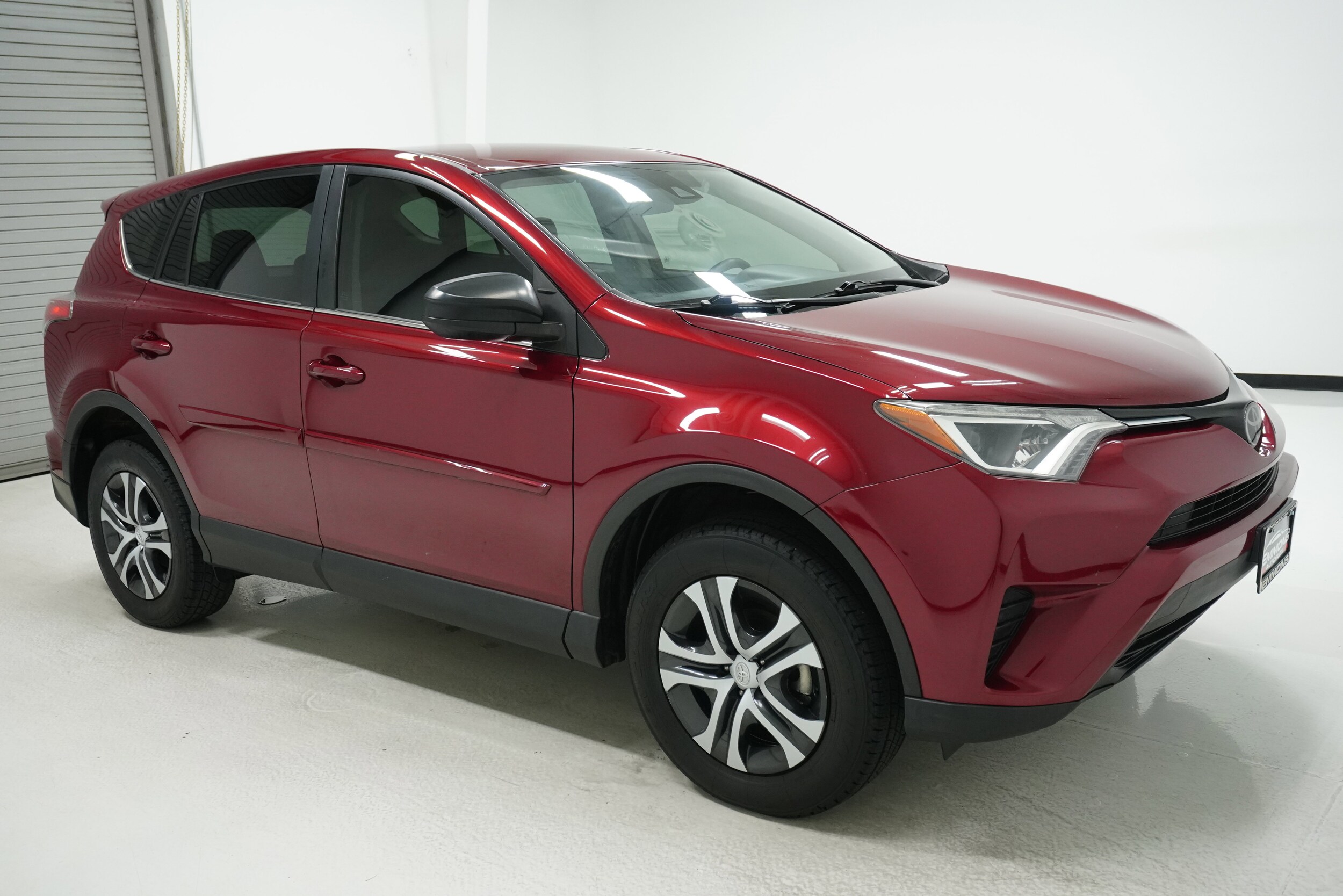 2018 Toyota RAV4 LE photo 3