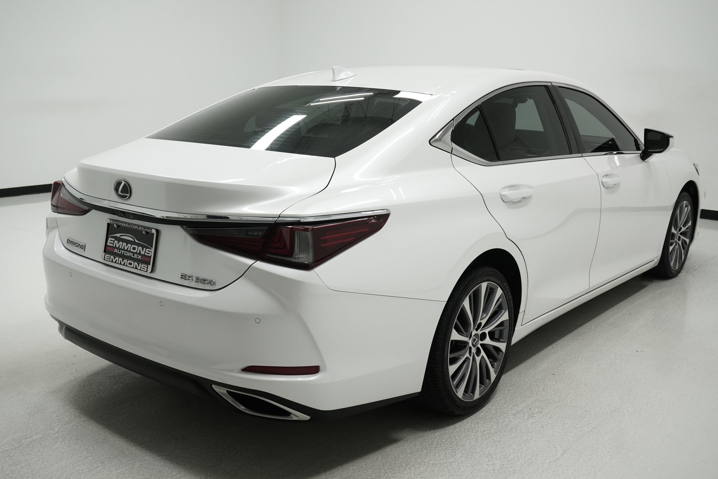 2019 Lexus ES 350 Luxury photo 4
