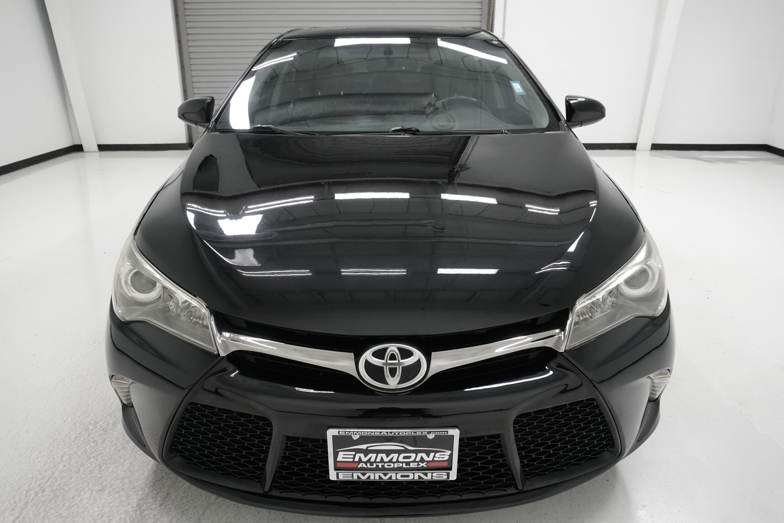 2017 Toyota Camry XLE XSE photo 2