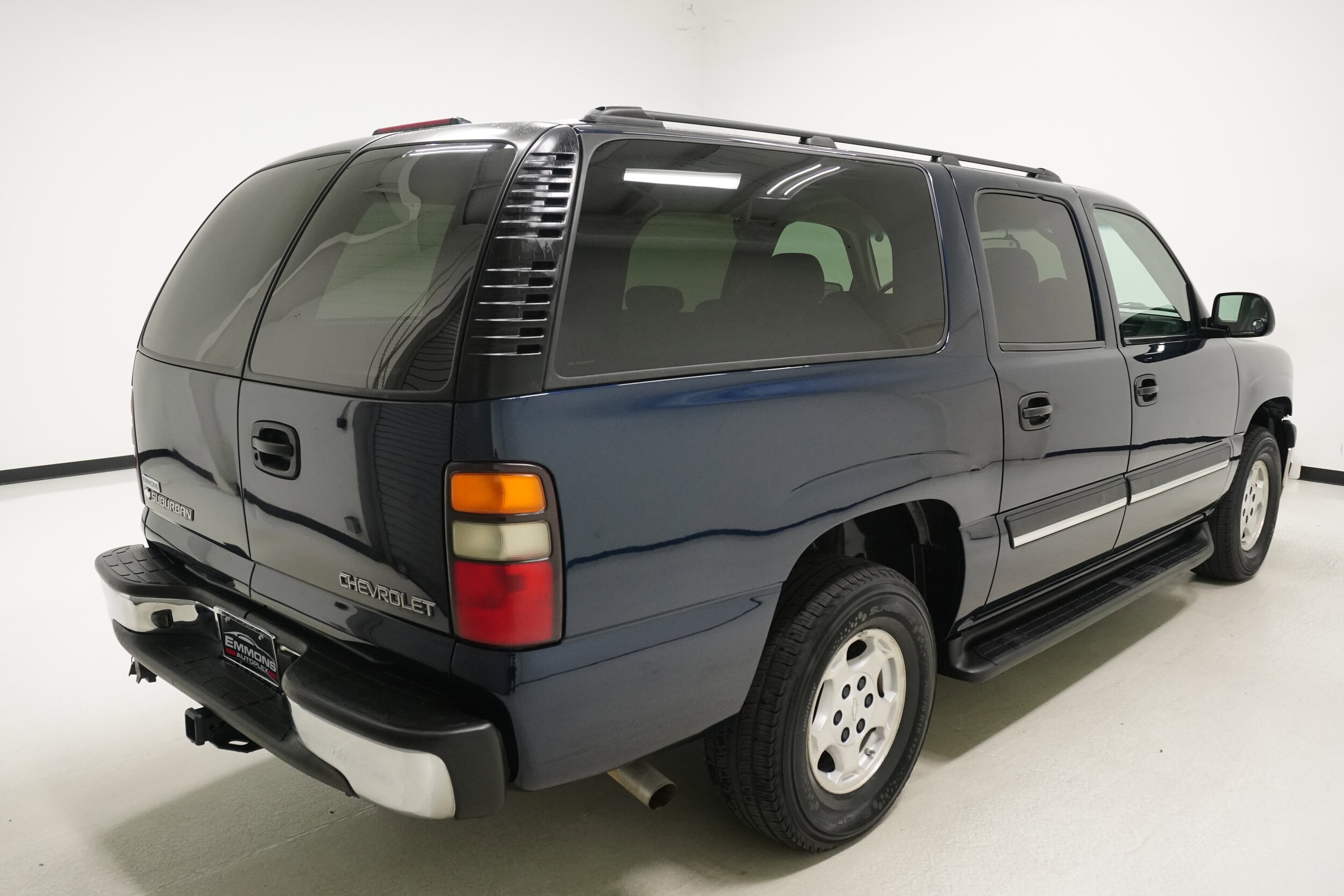 2004 Chevrolet Suburban 1500 LS photo 4