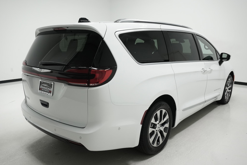 Used 2023 Chrysler Pacifica Plug-In Hybrid Hybrid Pinnacle Van Passenger Van