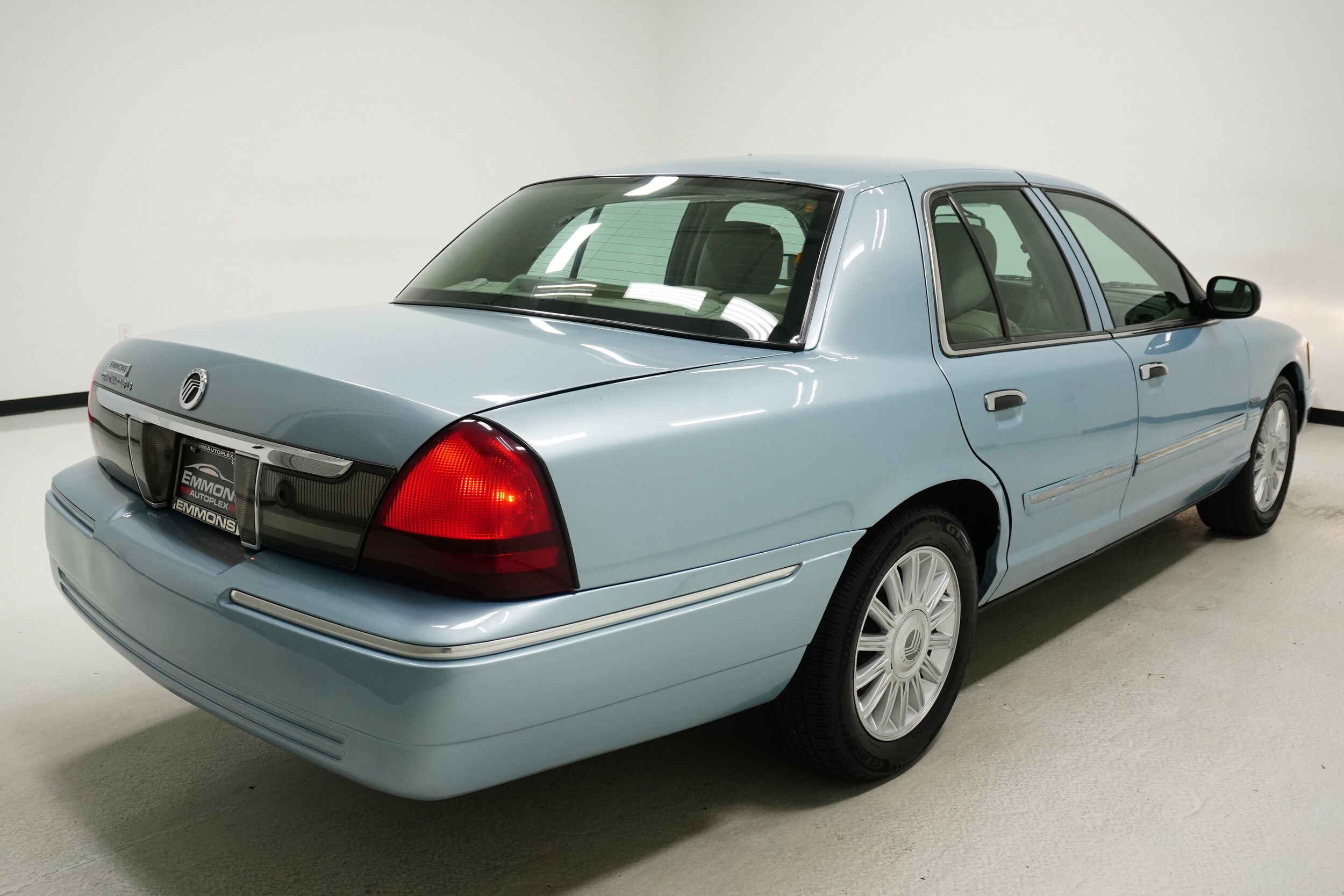 2011 Mercury Grand Marquis LS photo 4