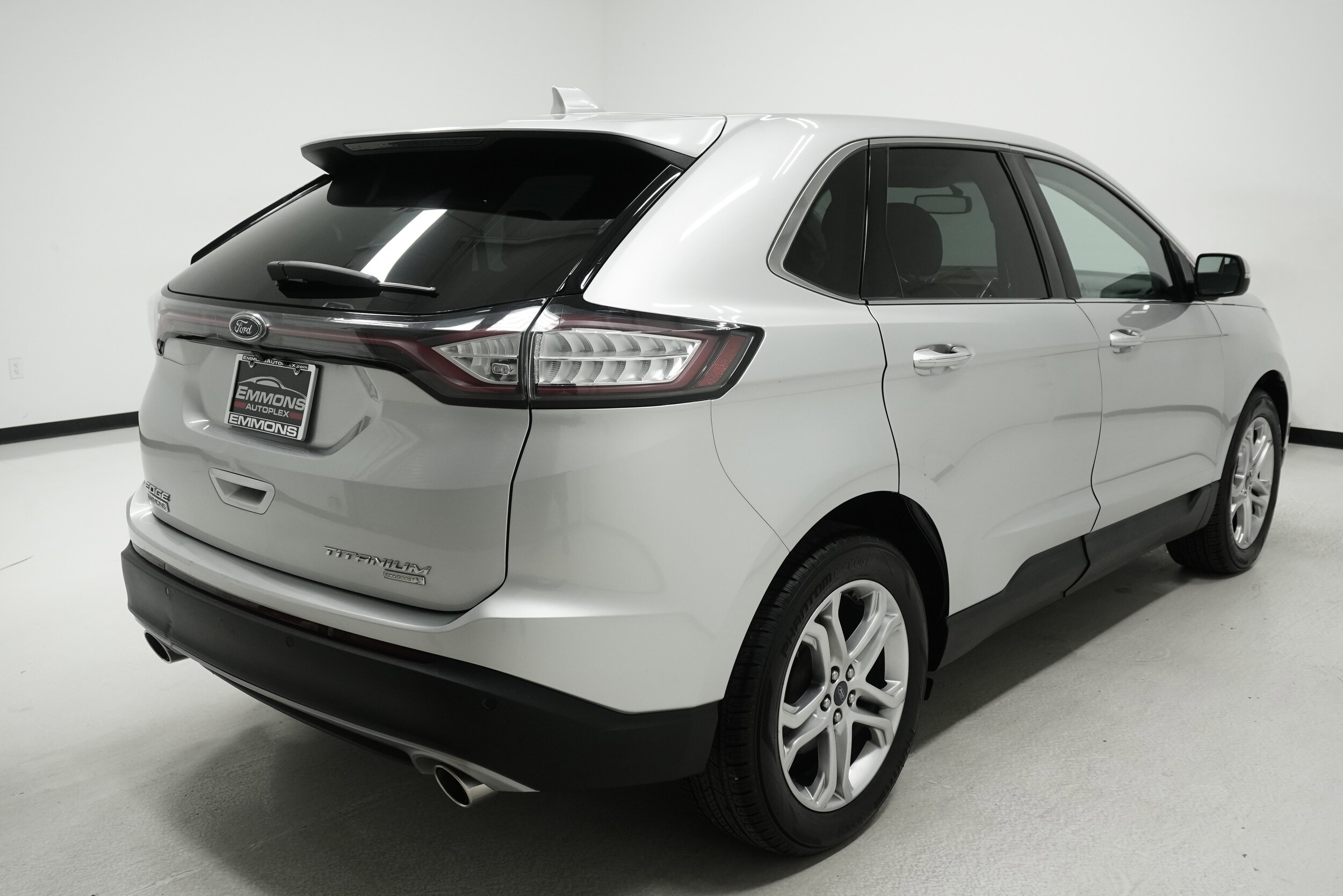 2018 Ford Edge Titanium photo 2