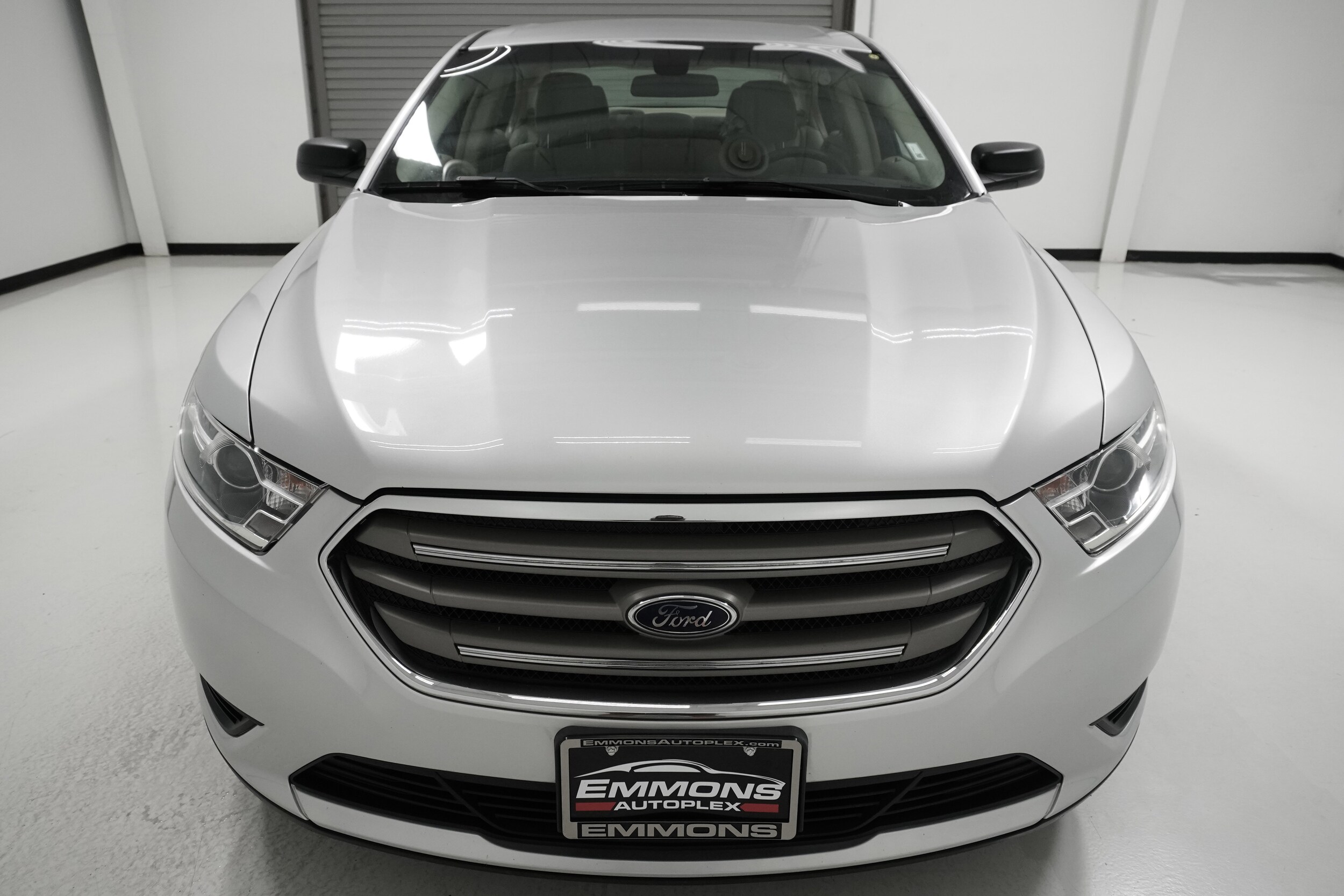 2018 Ford Taurus SE photo 2