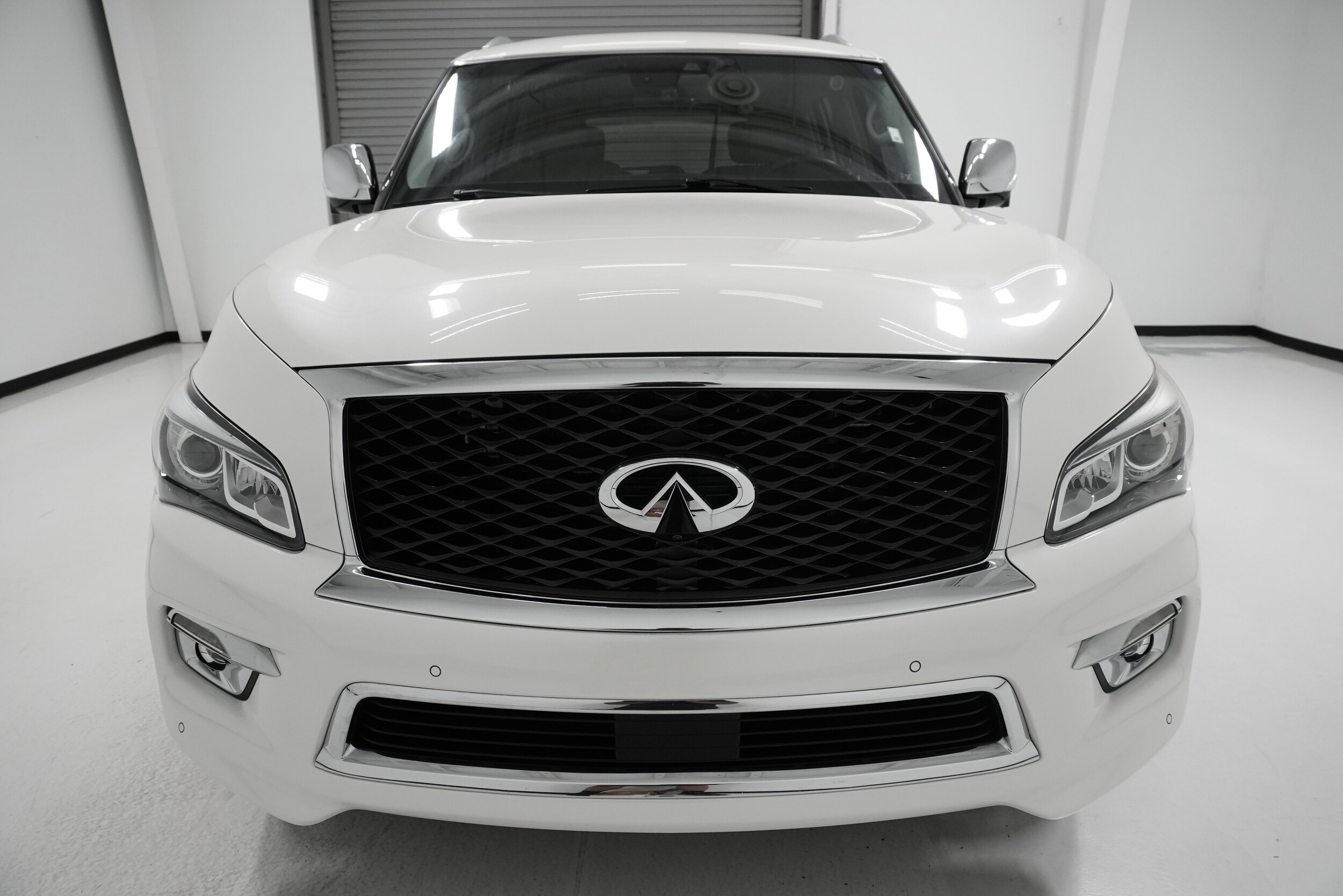 2017 Infiniti QX80 photo 2
