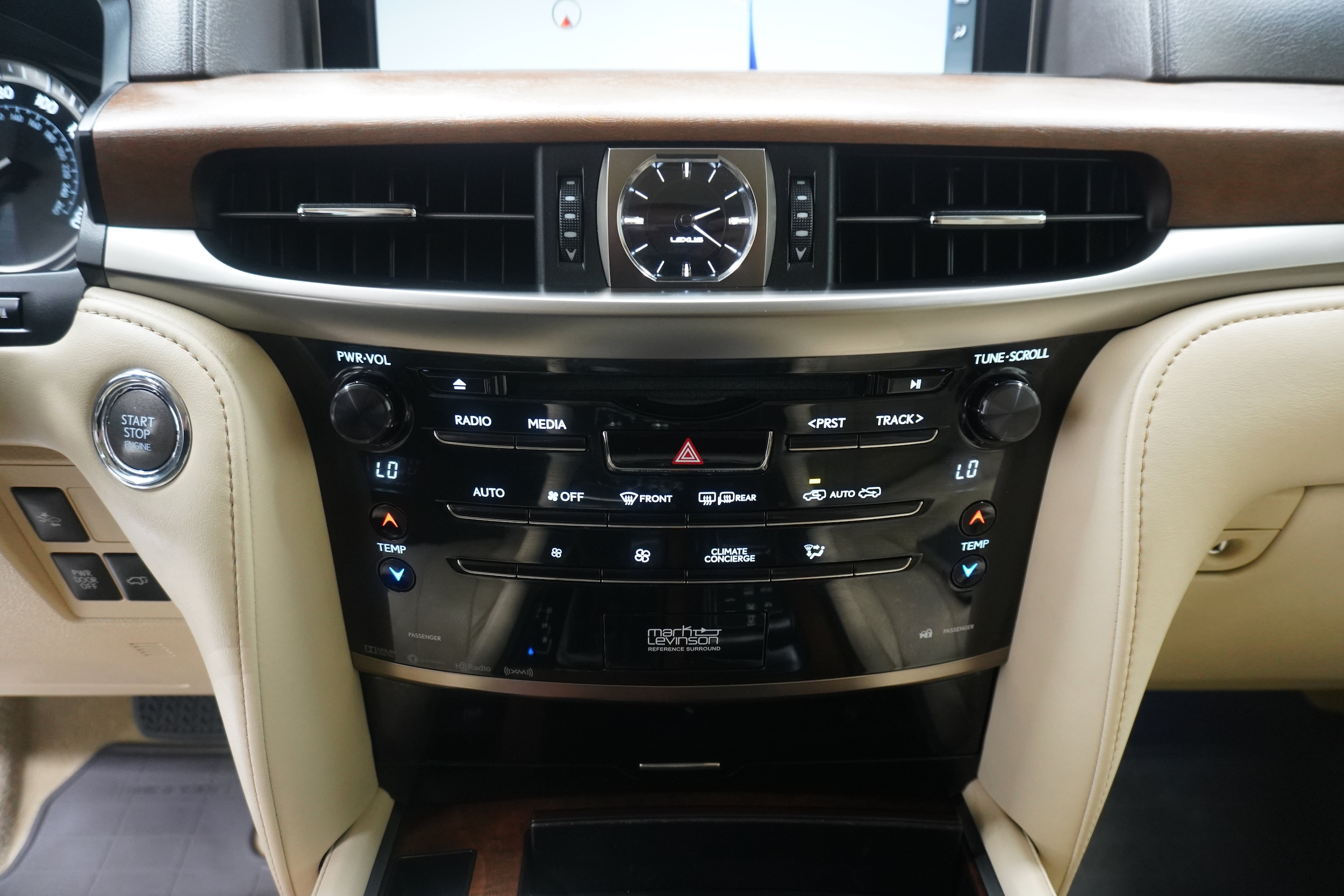 2016 Lexus LX 570 - Photo 26