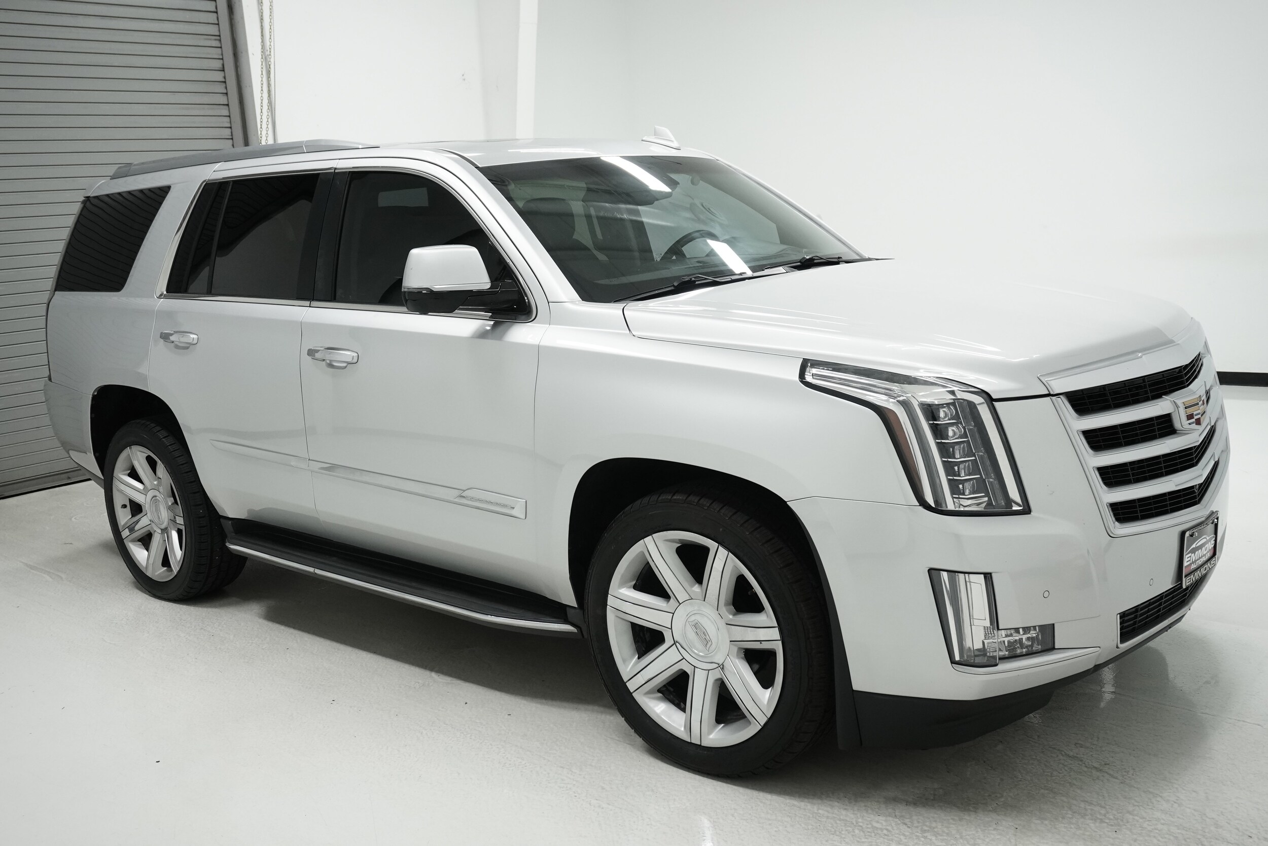 2016 Cadillac Escalade Luxury photo 3