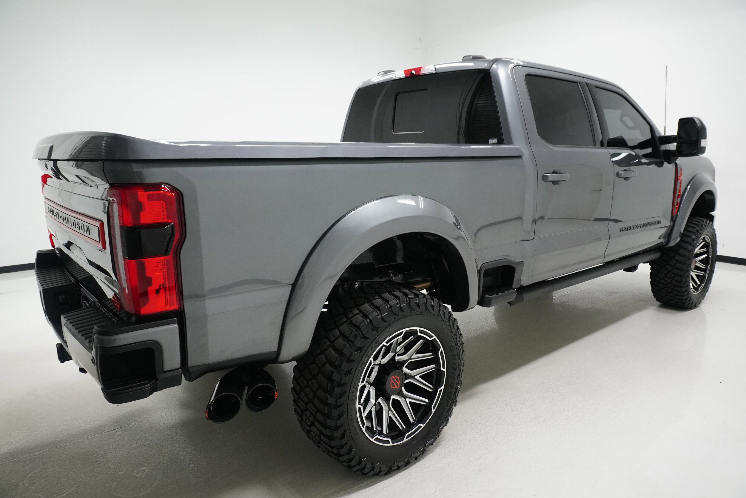 2025 Ford F-250 Lariat photo 4