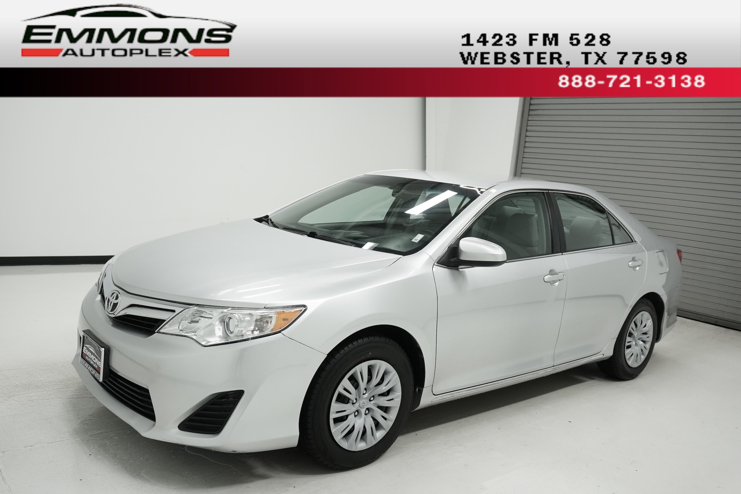 2014 Toyota Camry LE's photo