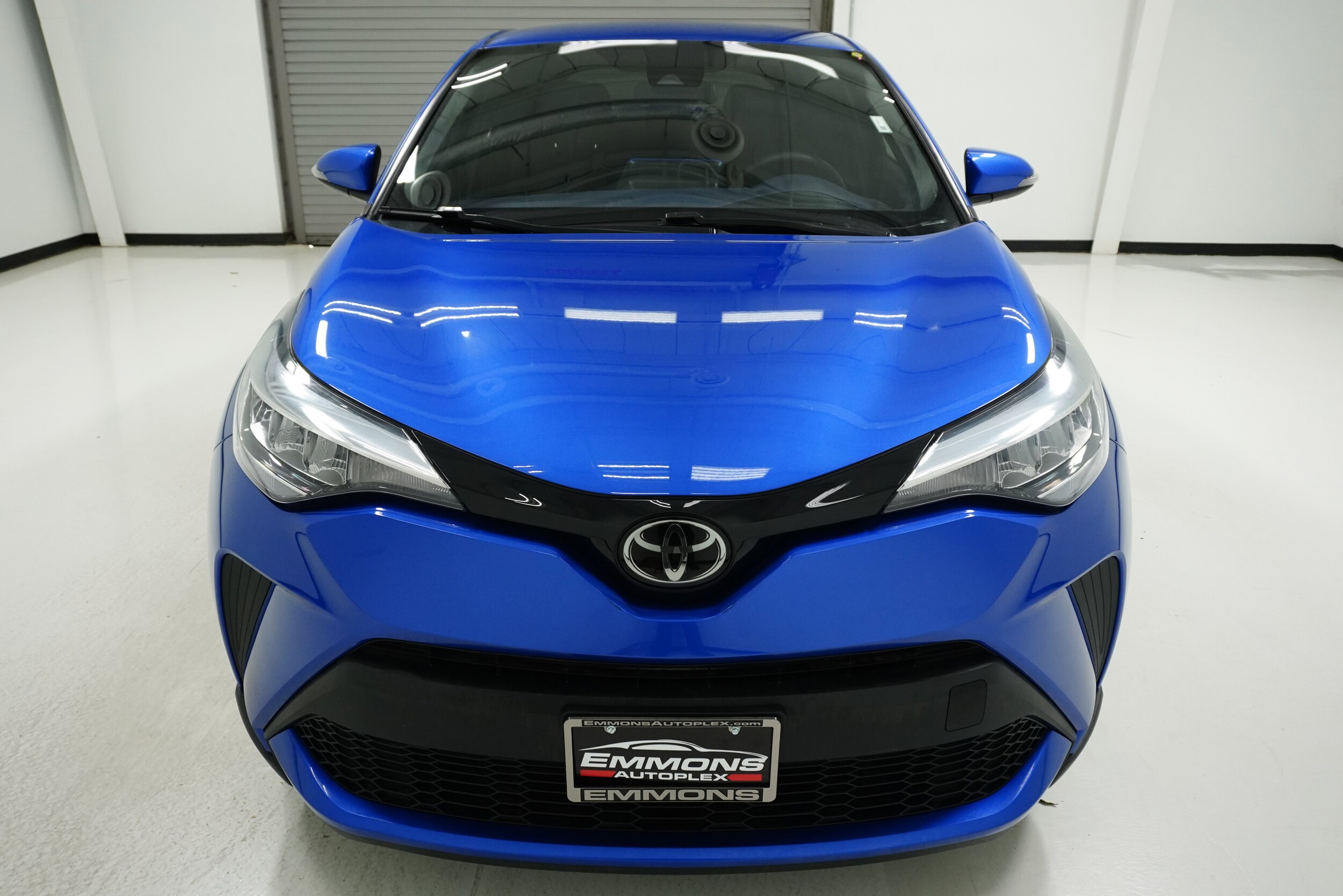 2022 Toyota C-HR XLE photo 2