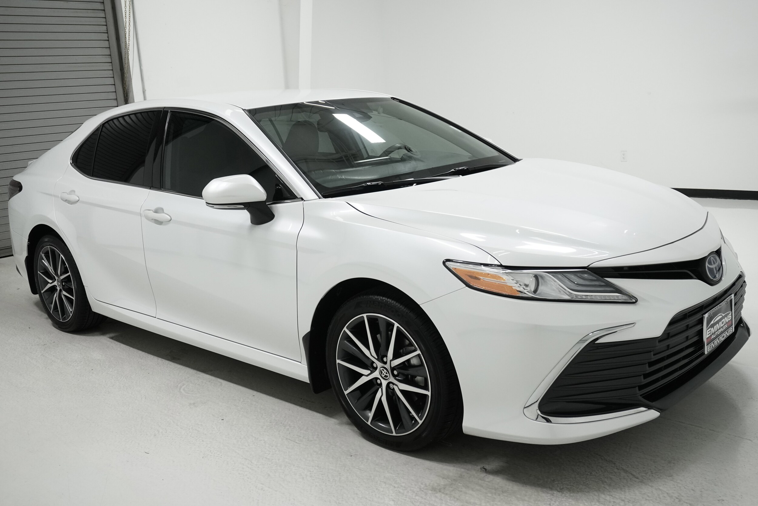 2023 Toyota Camry Hybrid XLE photo 3