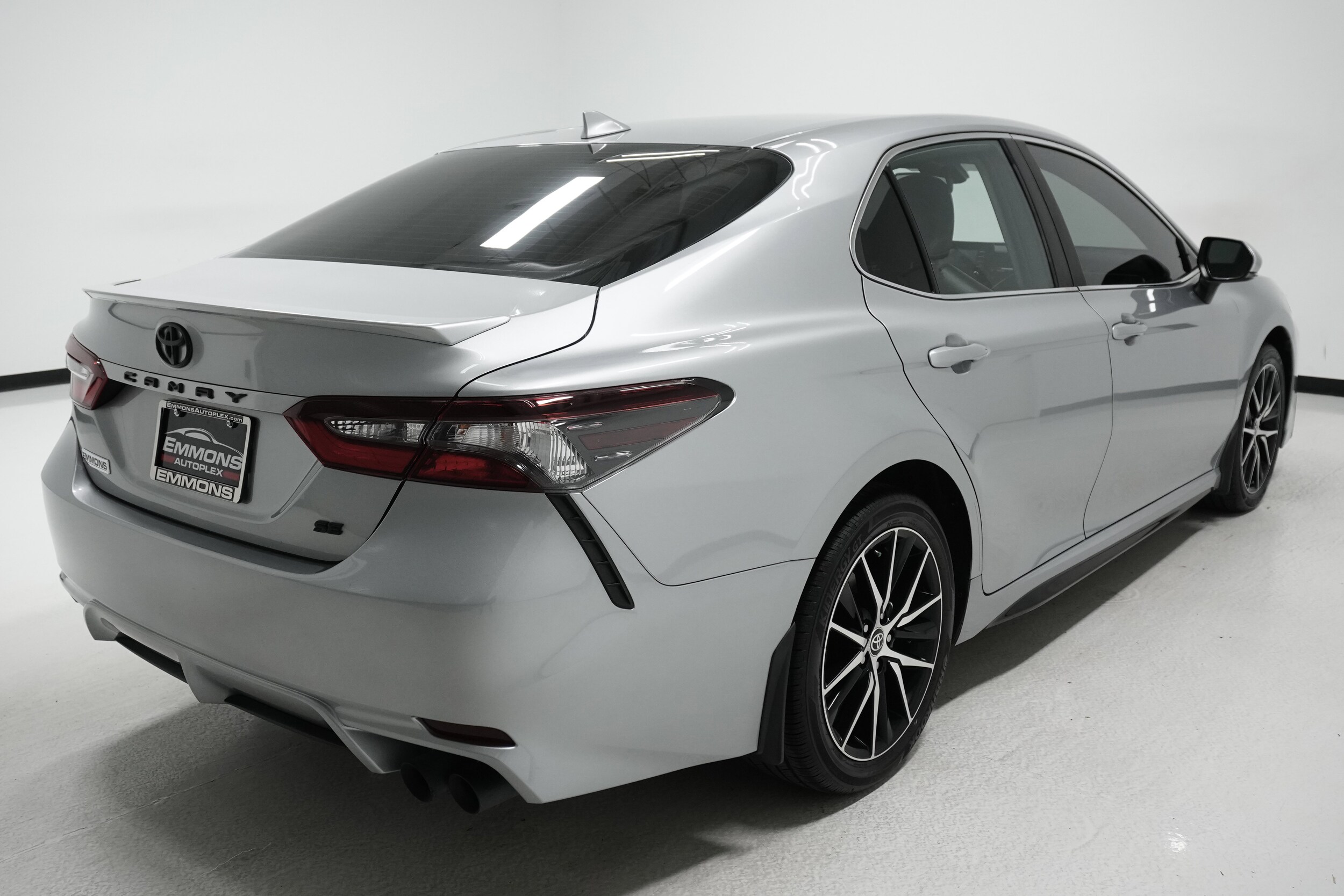 2022 Toyota Camry SE photo 4
