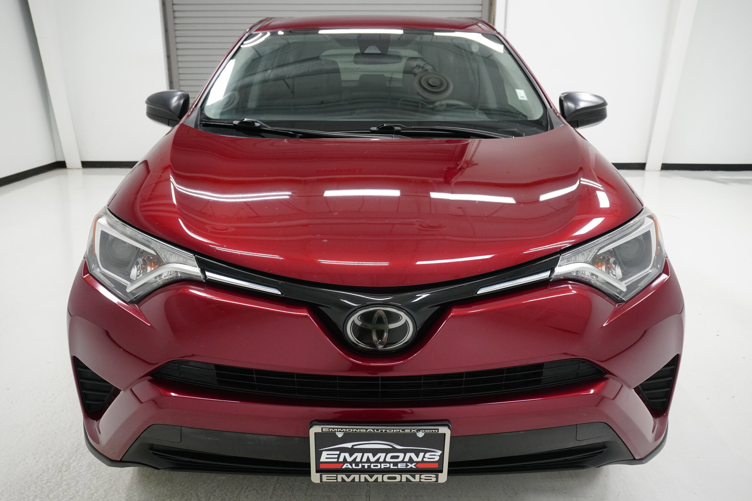 2018 Toyota RAV4 LE photo 2