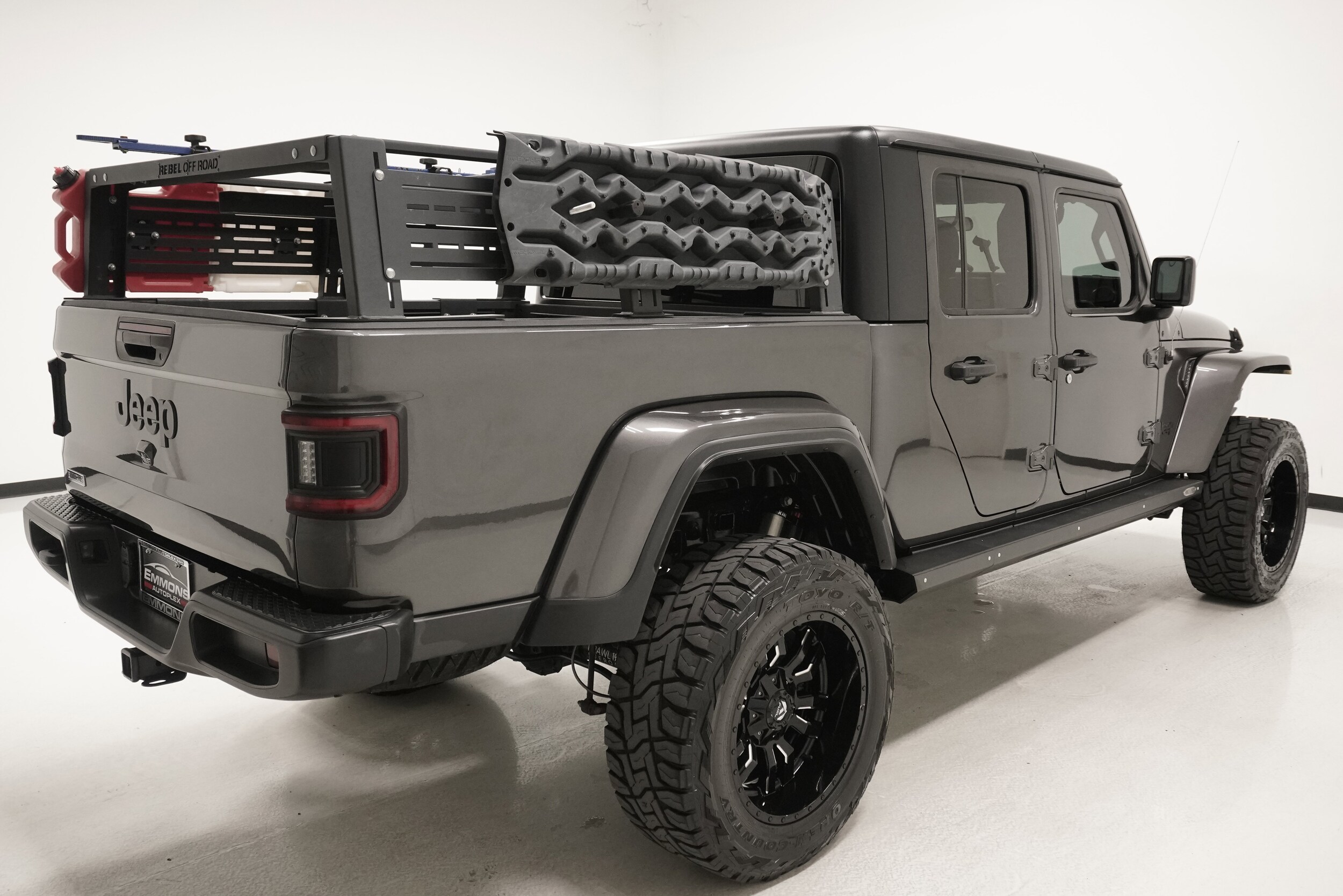 2021 Jeep Gladiator Sport S photo 2