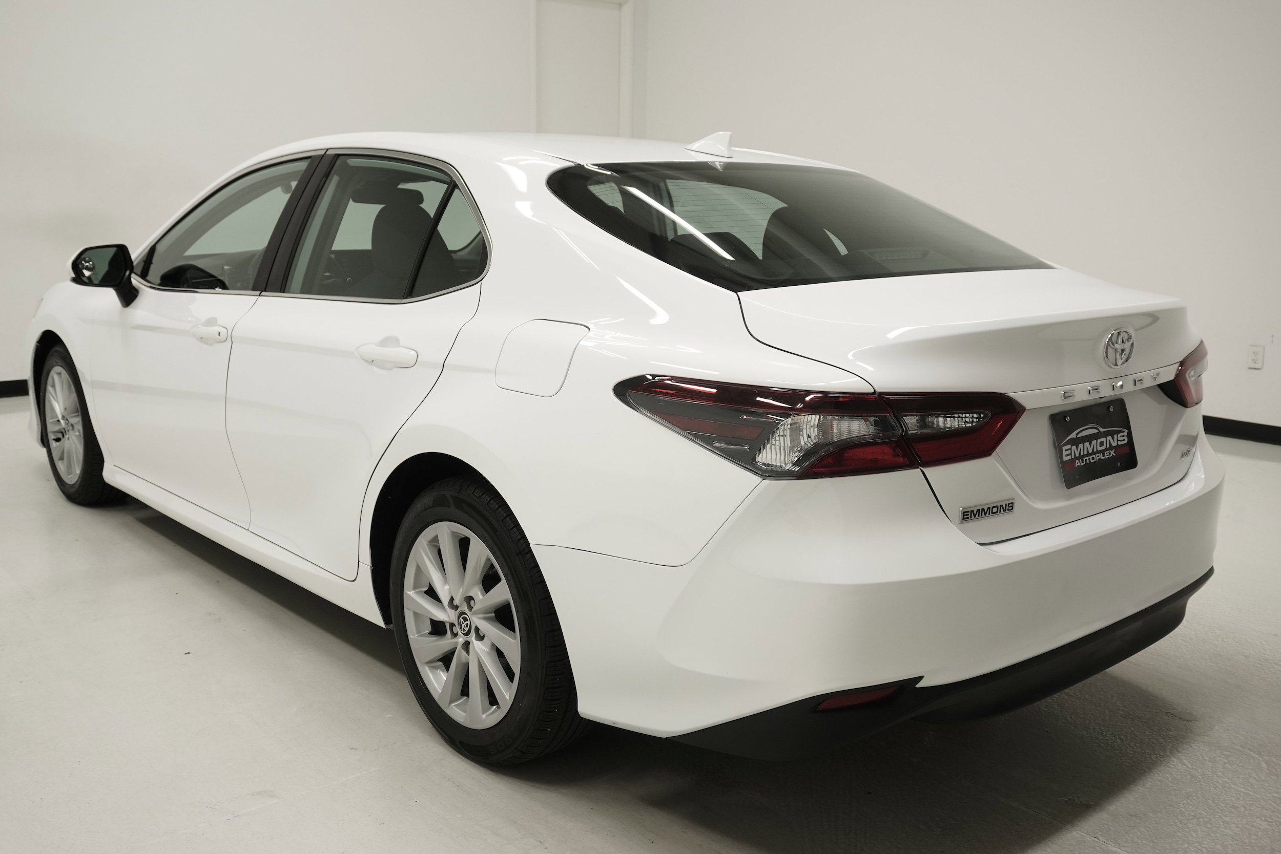 2022 Toyota Camry LE - Photo 6