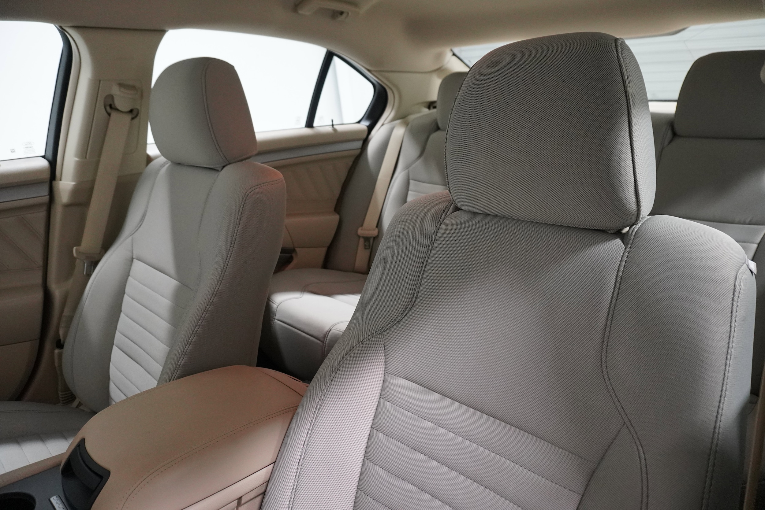 2018 Ford Taurus SE - Photo 10