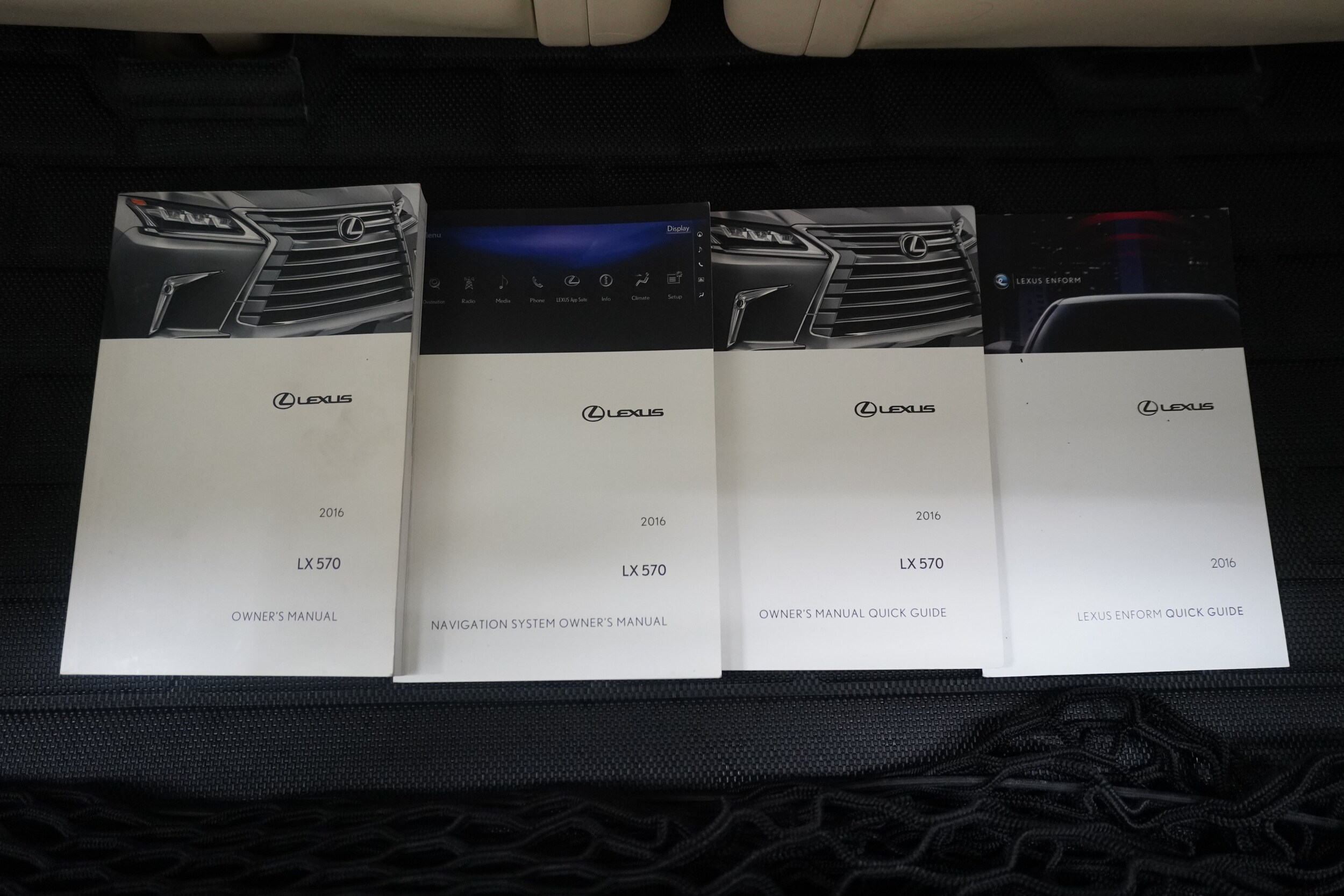 2016 Lexus LX 570 - Photo 35