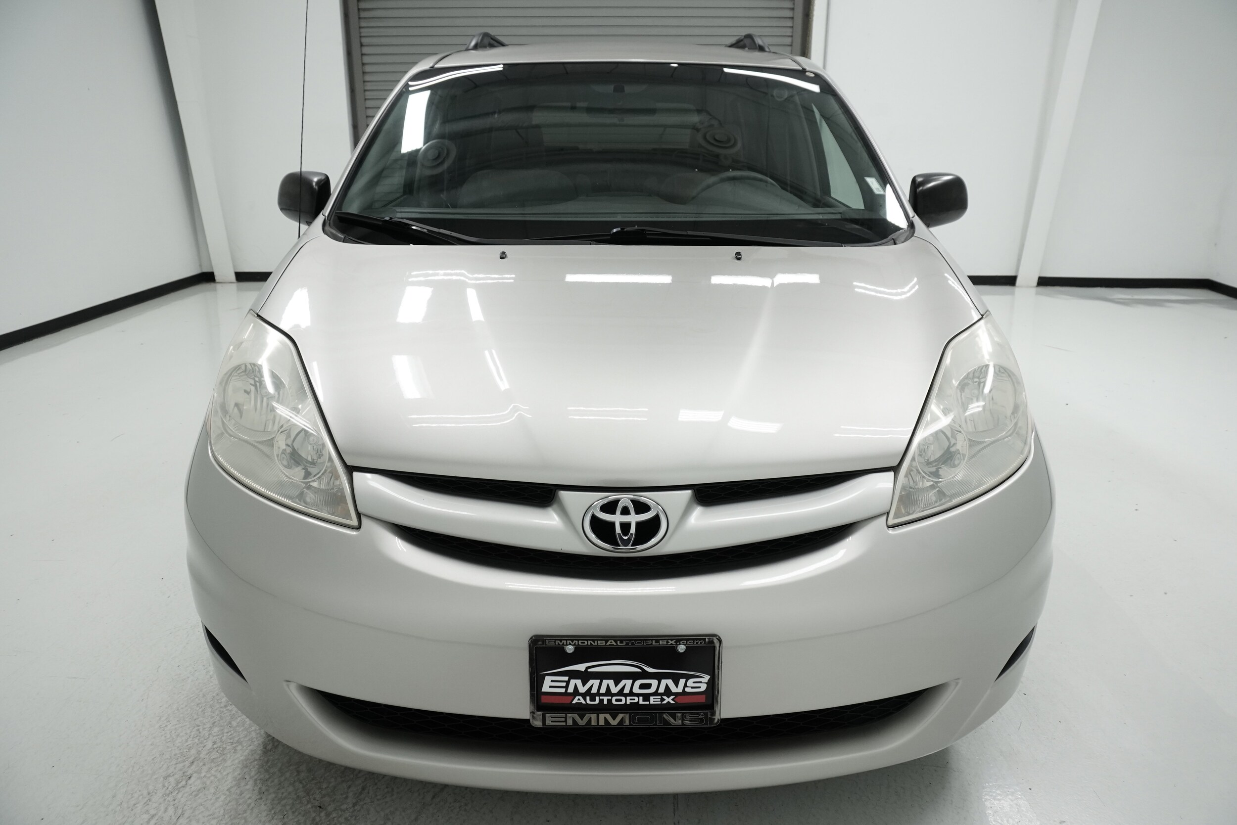 2008 Toyota Sienna LE photo 2