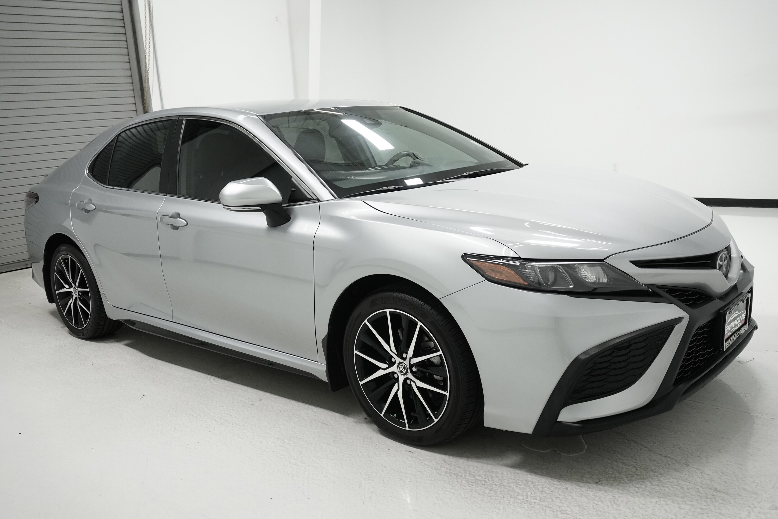 2022 Toyota Camry SE photo 3