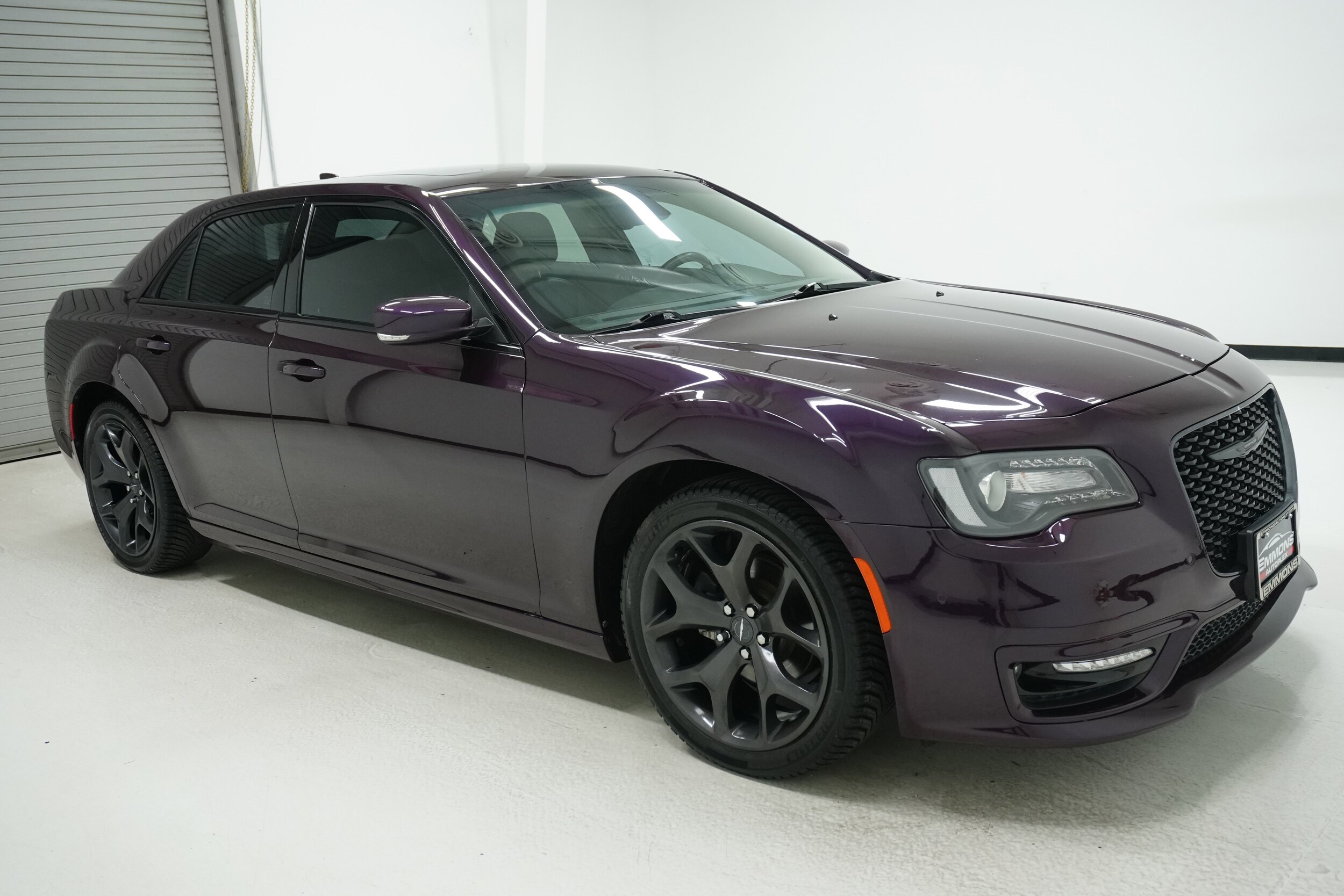 2021 Chrysler 300 Touring L photo 2