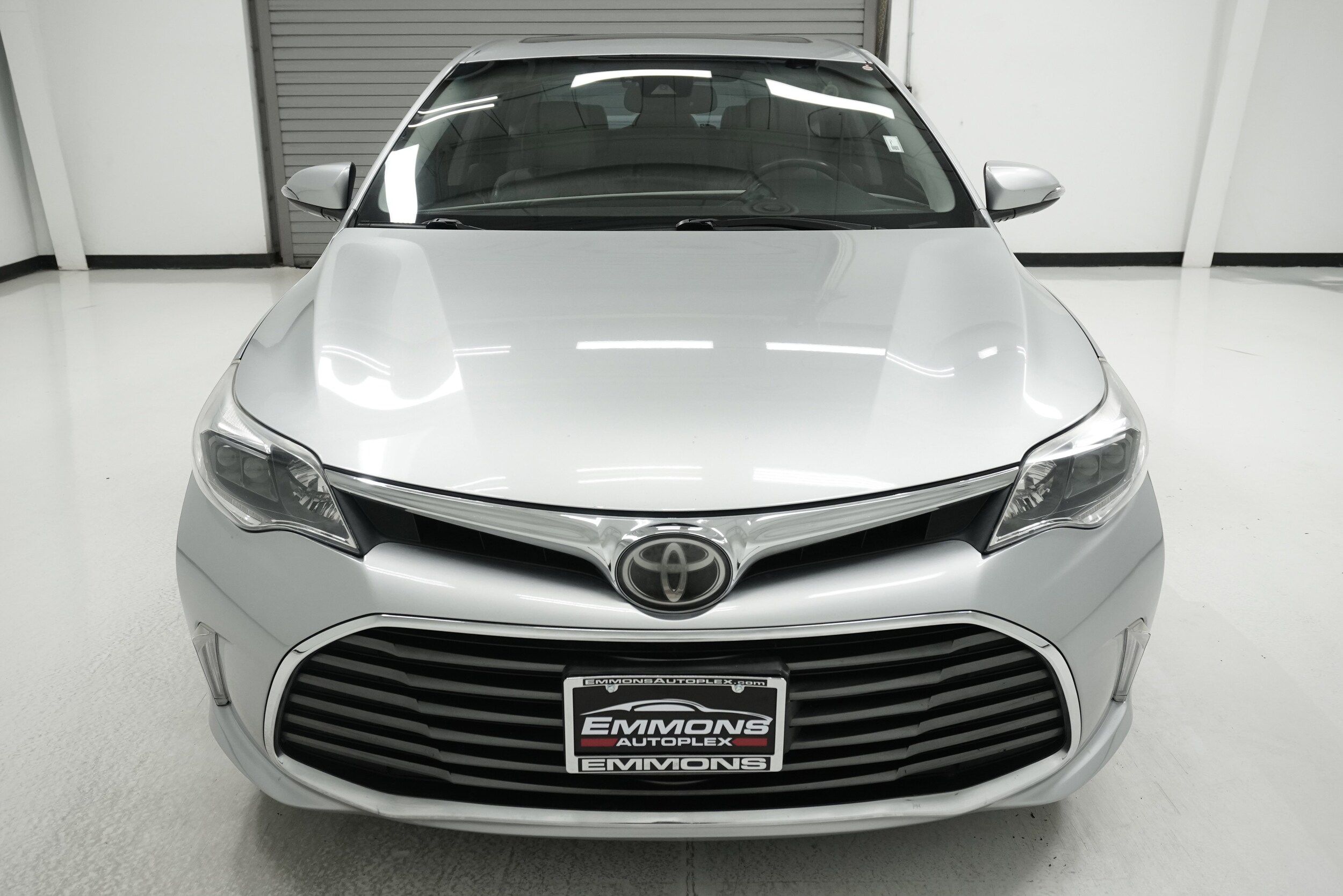 2016 Toyota Avalon photo 2