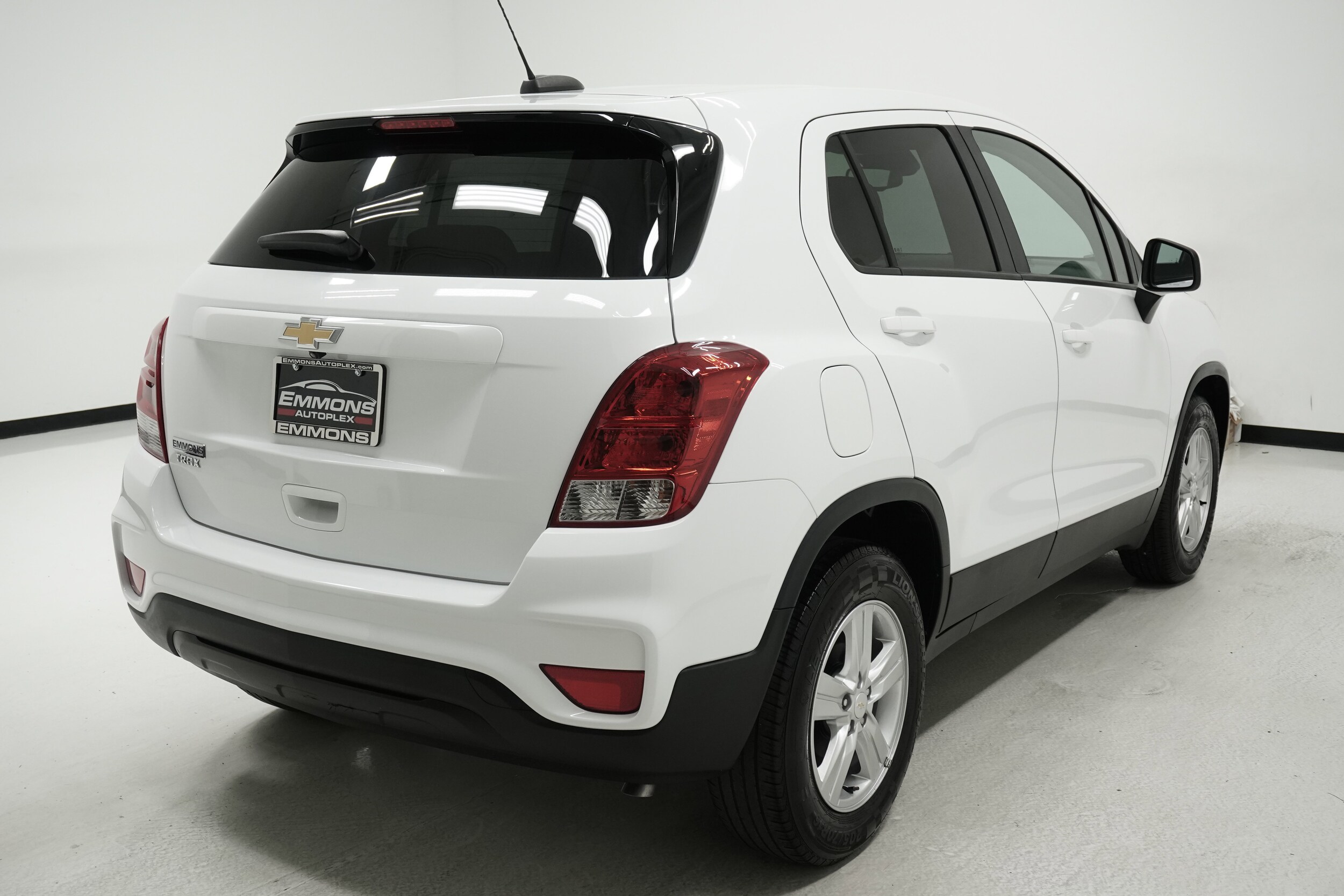 2022 Chevrolet Trax LS photo 4