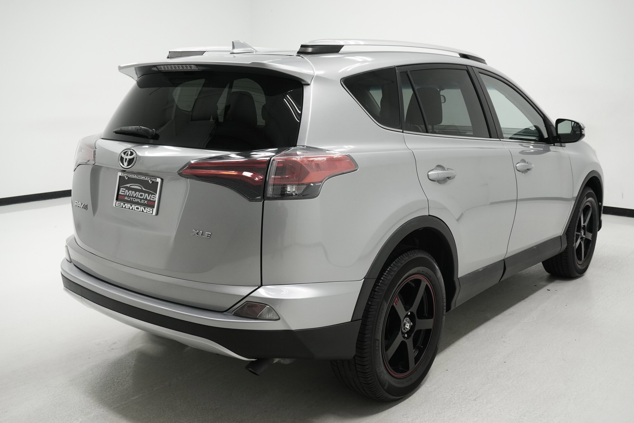2016 Toyota RAV4 XLE photo 2