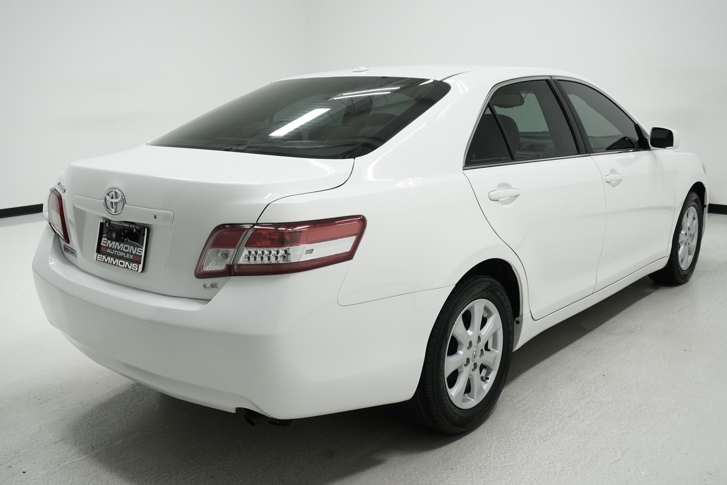 2011 Toyota Camry LE photo 4